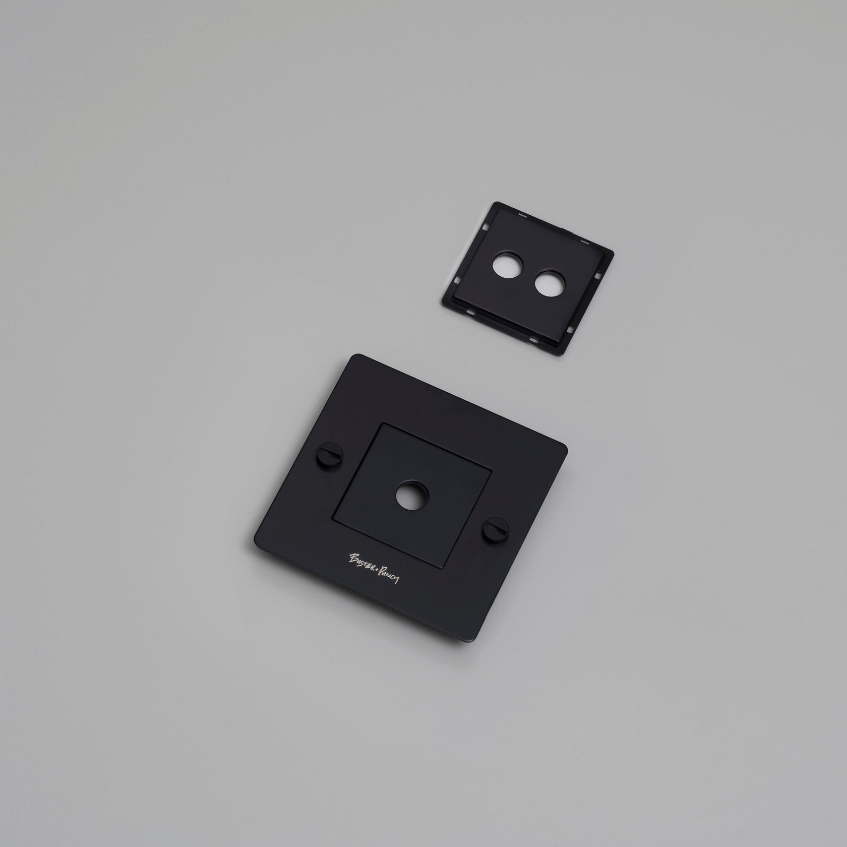 1G bagplade med 2 x indsats, sort • Buster + Punch