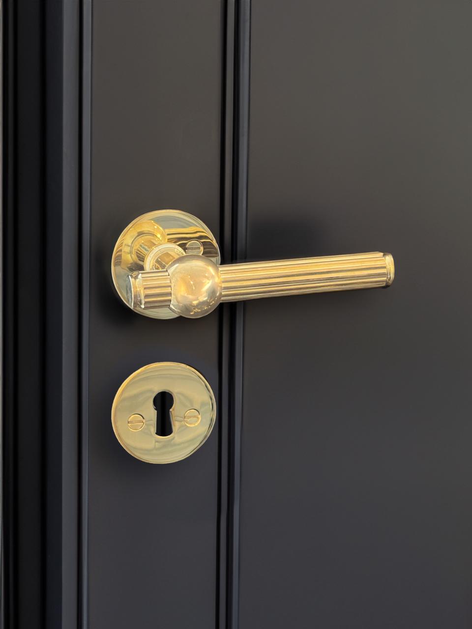 Dørhåndtag Rex inkl. roset, poleret blank messing uden lak • KYNER & Co