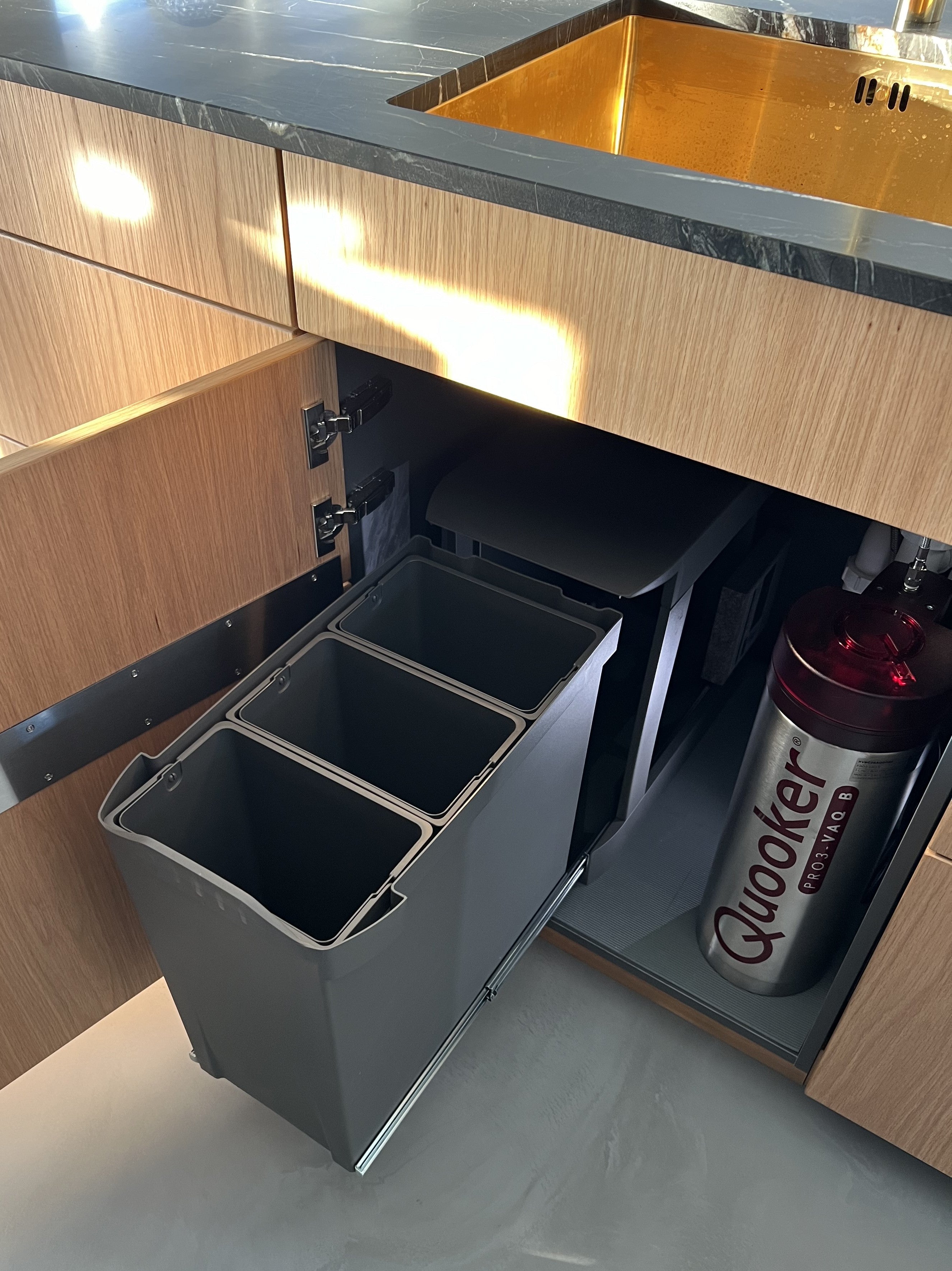 Amsterdam 3-30 • Affaldssystem på 3 x 10 liter med fuldautomatisk udtræk