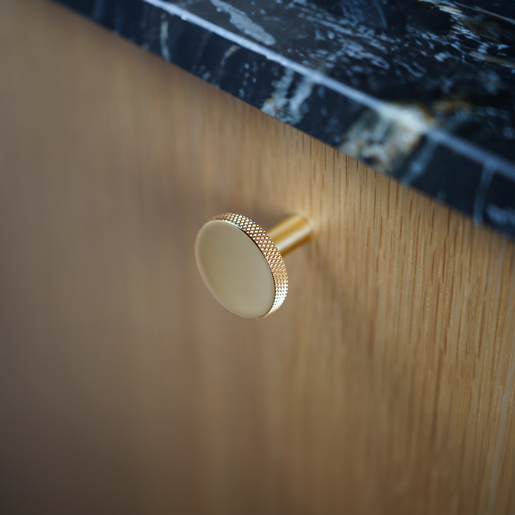 Søllerød • Møbelknop med diamond cut, blank messing uden lak