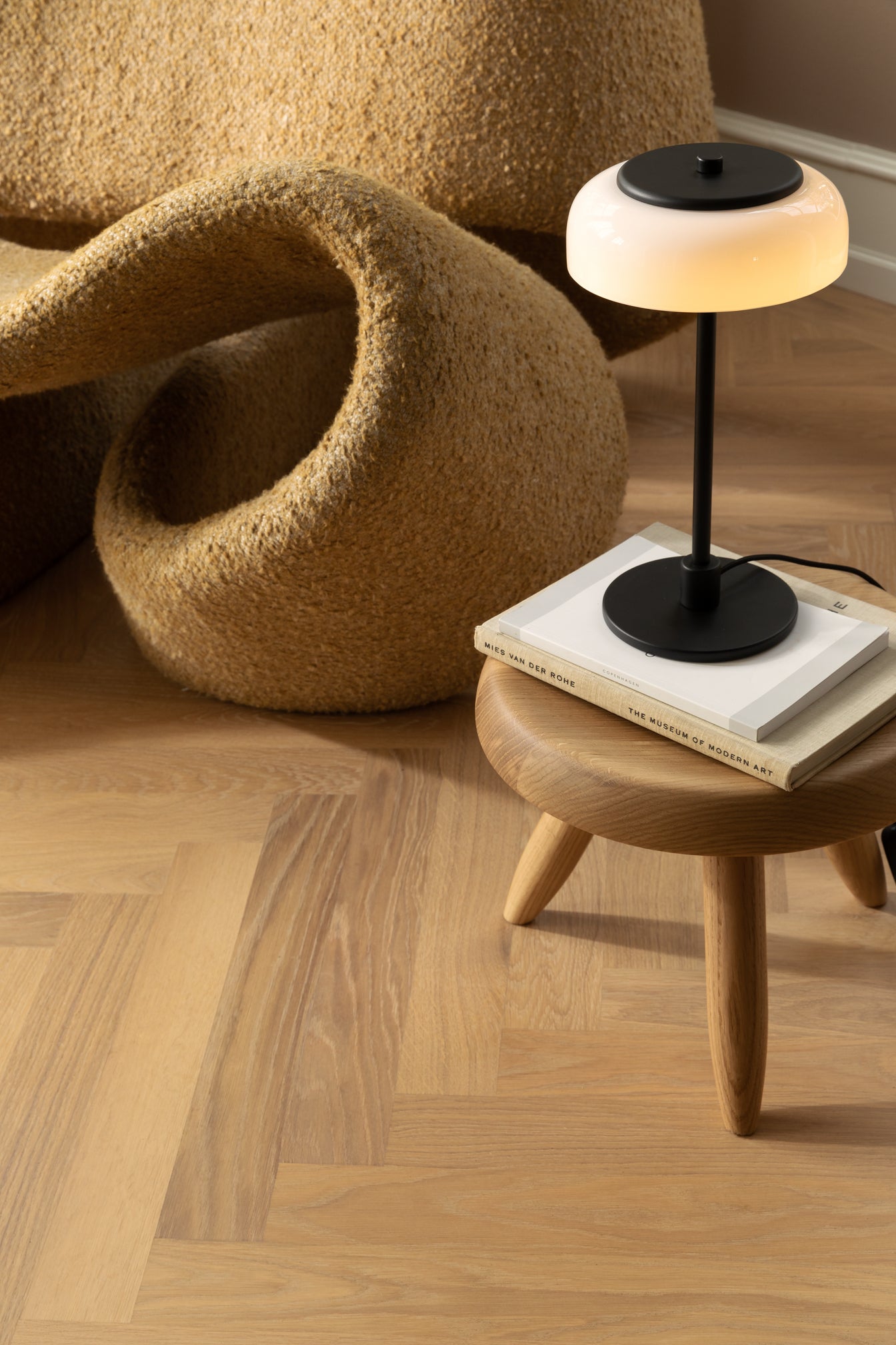 Blossi Table Small bordlampe, sort / opal • NUURA