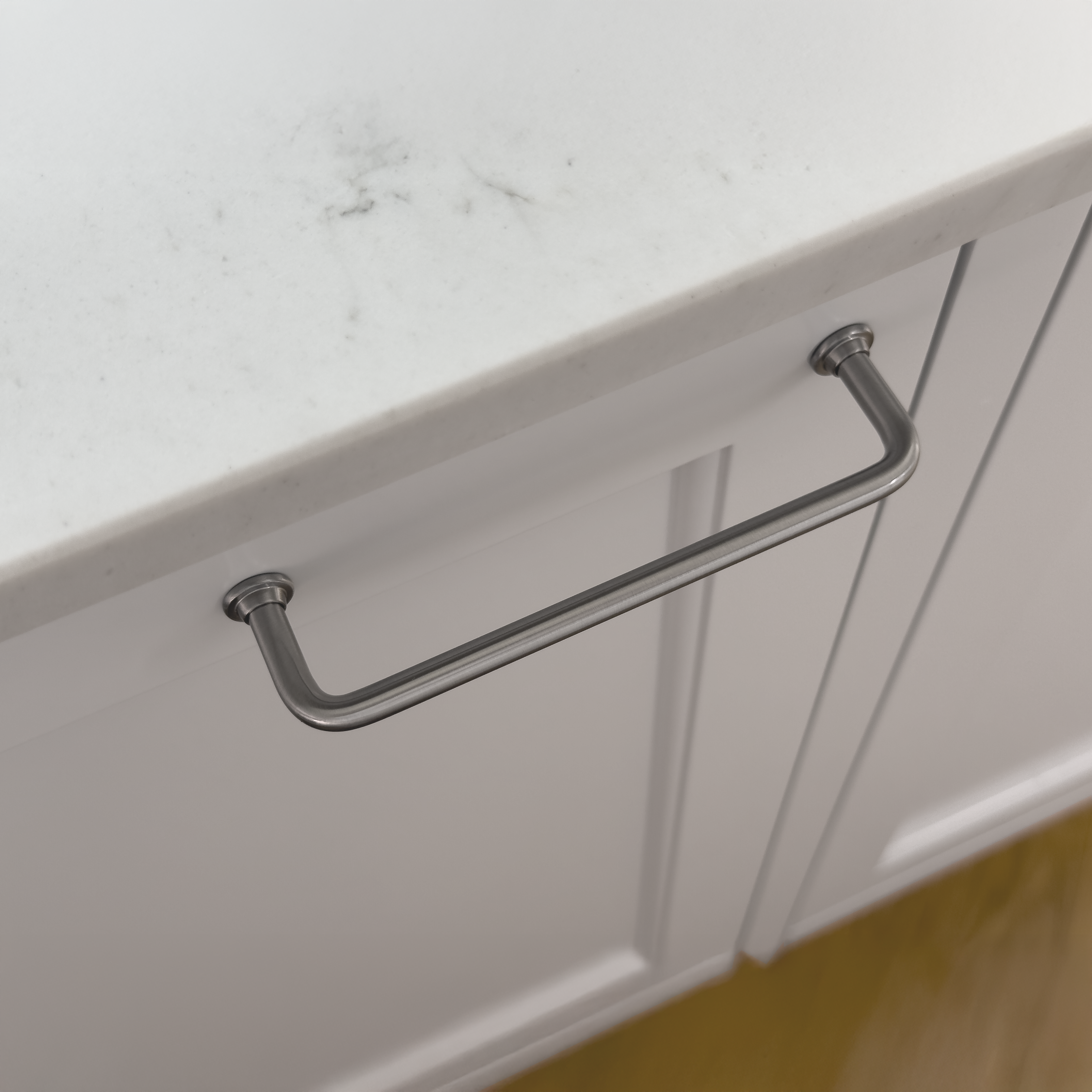 Frederiksberg - Küchengriff aus Messing in Edelstahloptik mit Lackierung