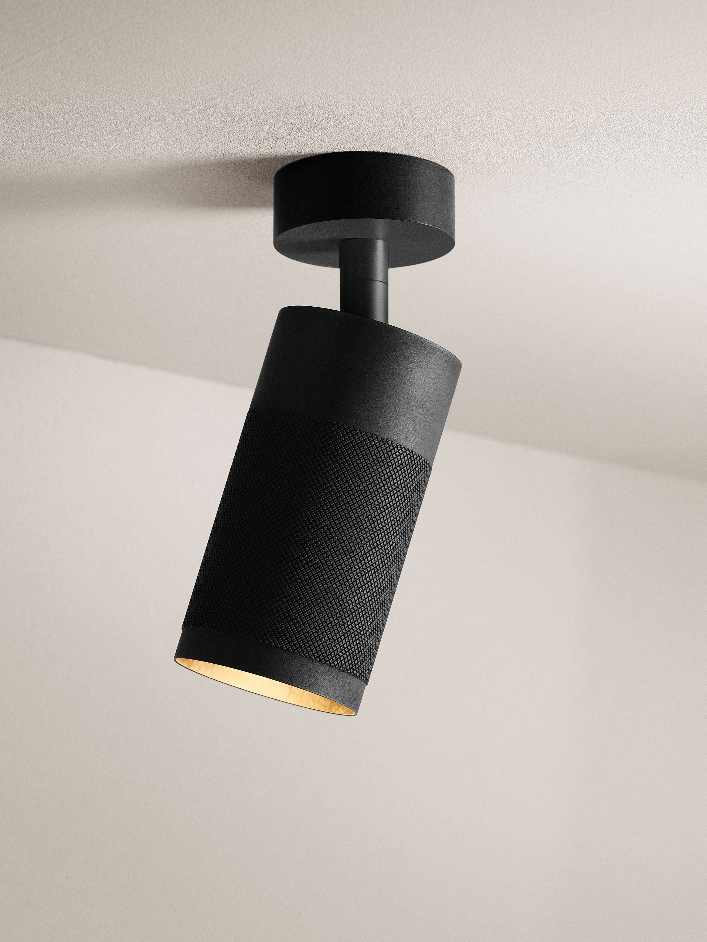 Patrone loftspot med roset, sortbruneret messing • Thorup Copenhagen