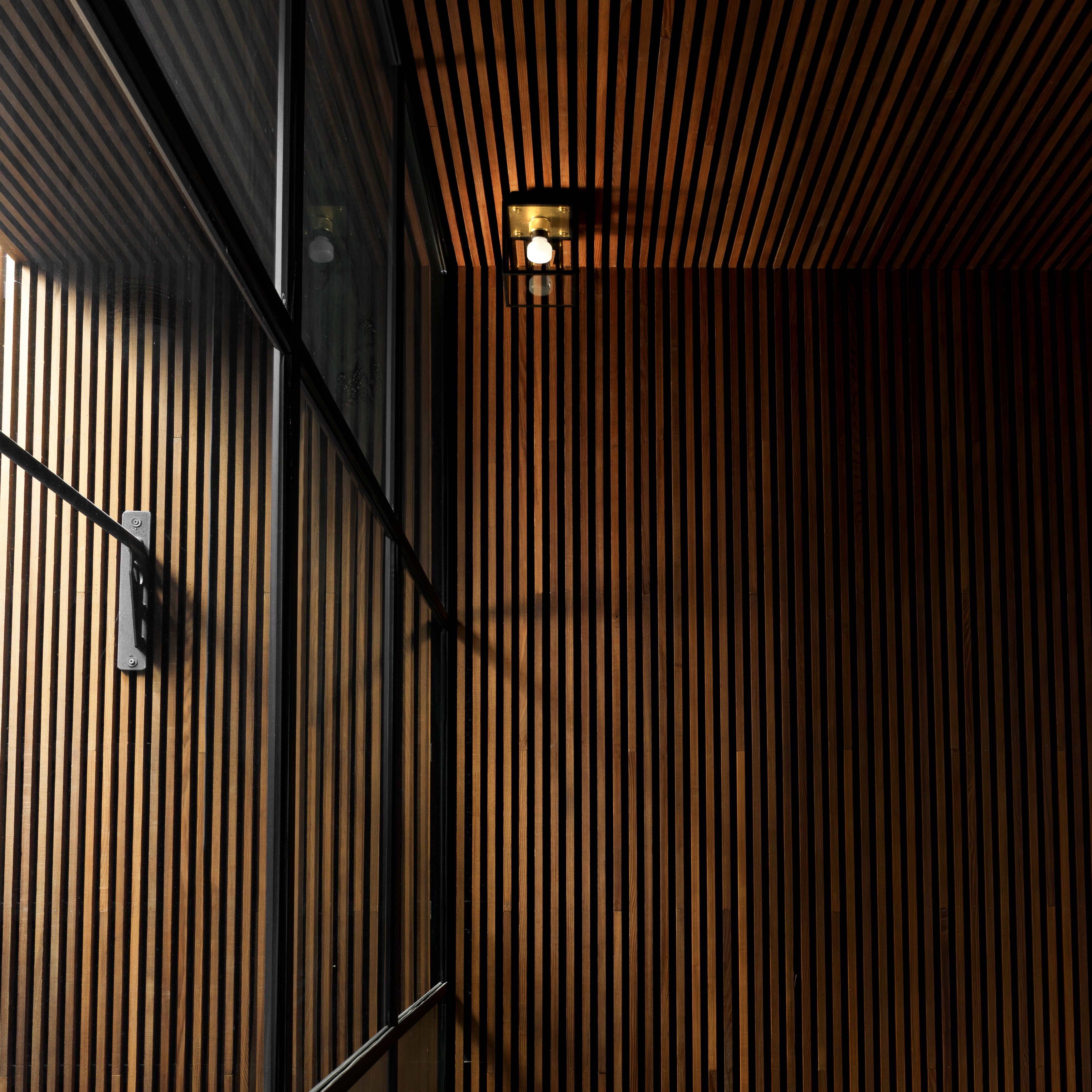 Caged Wet væg- eller loftlampe, messing • Buster + Punch