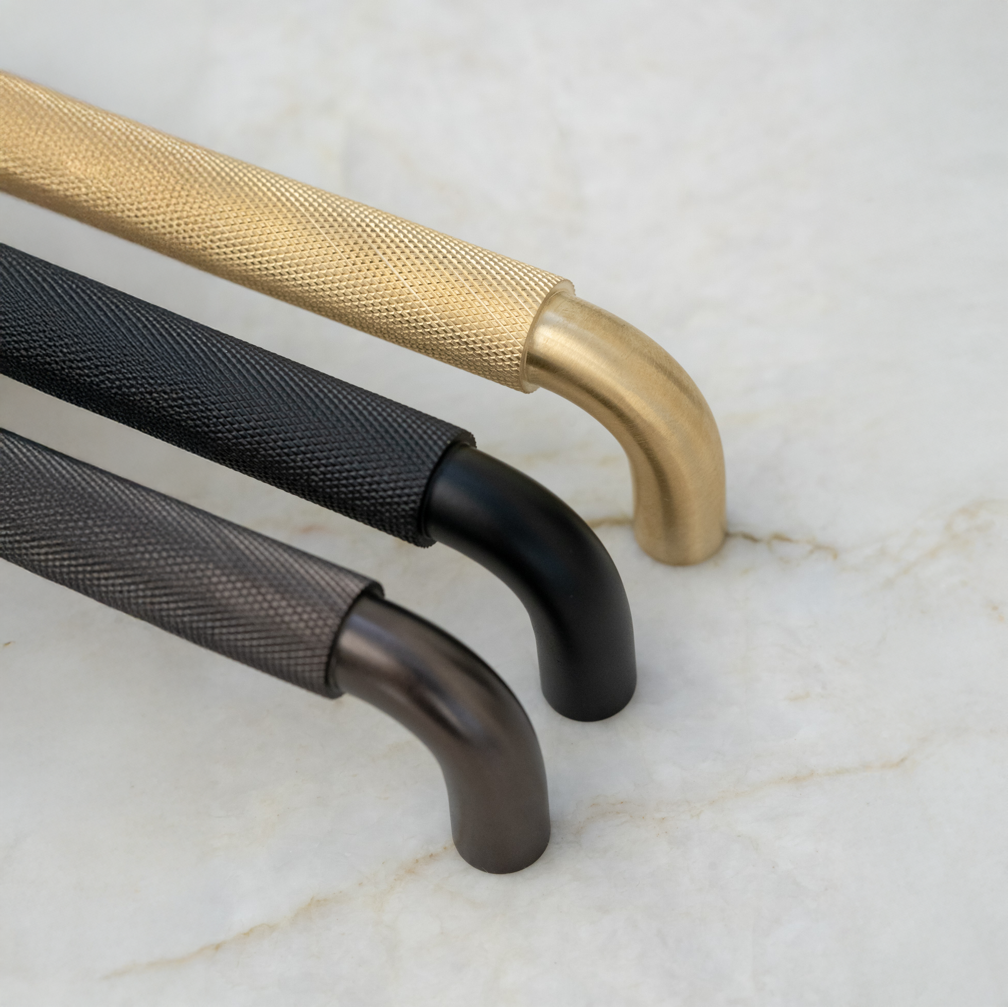 Holmen • Køkkengreb med diamond cut, sort