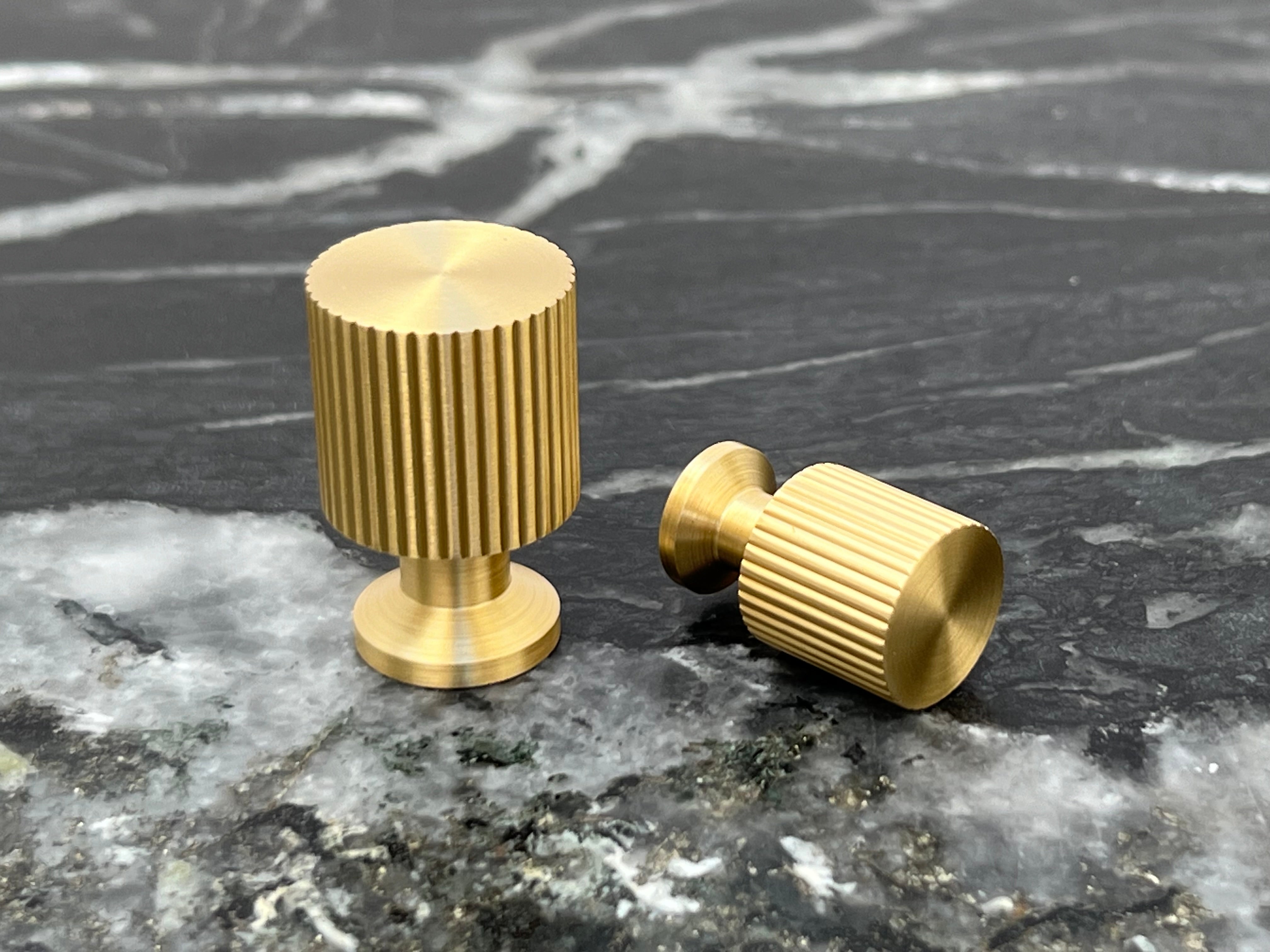 Marienlund møbelknop, 33 mm, børstet messing uden lak • Chr. Jørgensen