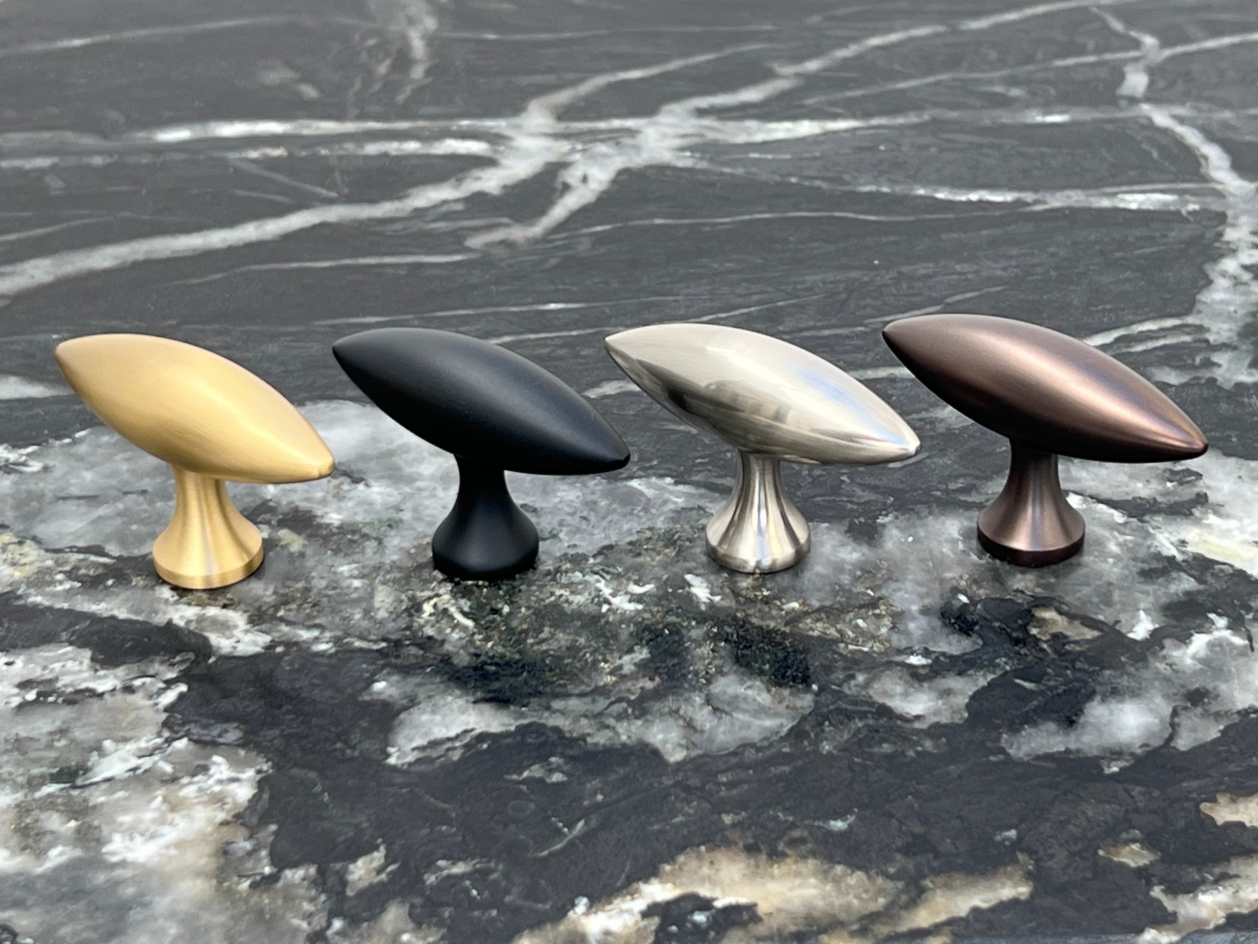 Nyholm • Møbelknop, rustfrit stål look