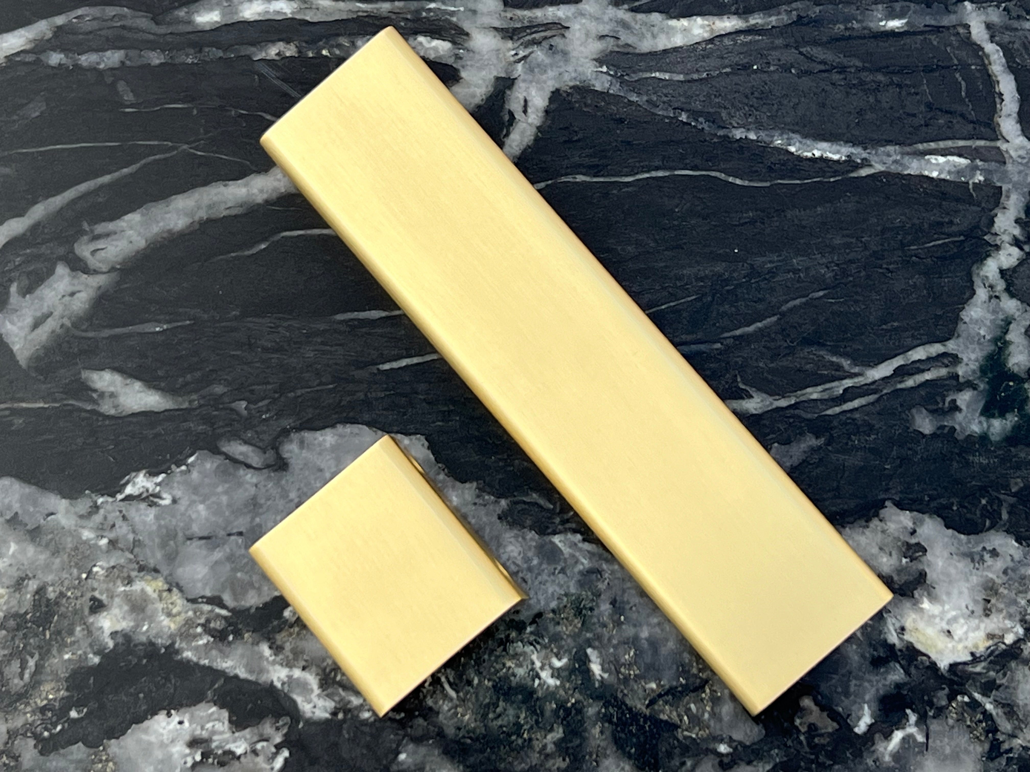 Værløse • Profilgreb, børstet messing med lak, c/c 160 mm