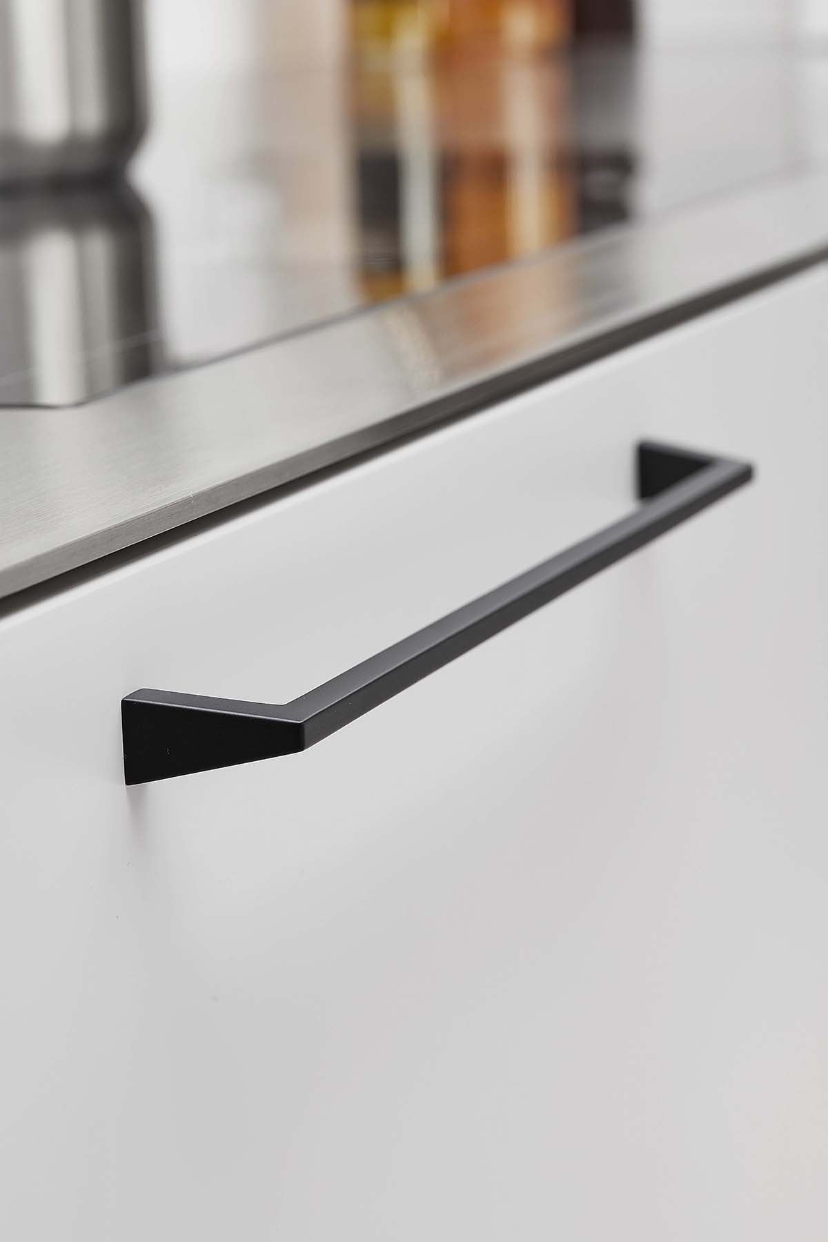 PYRAMID greb, zink, sort • Furnipart
