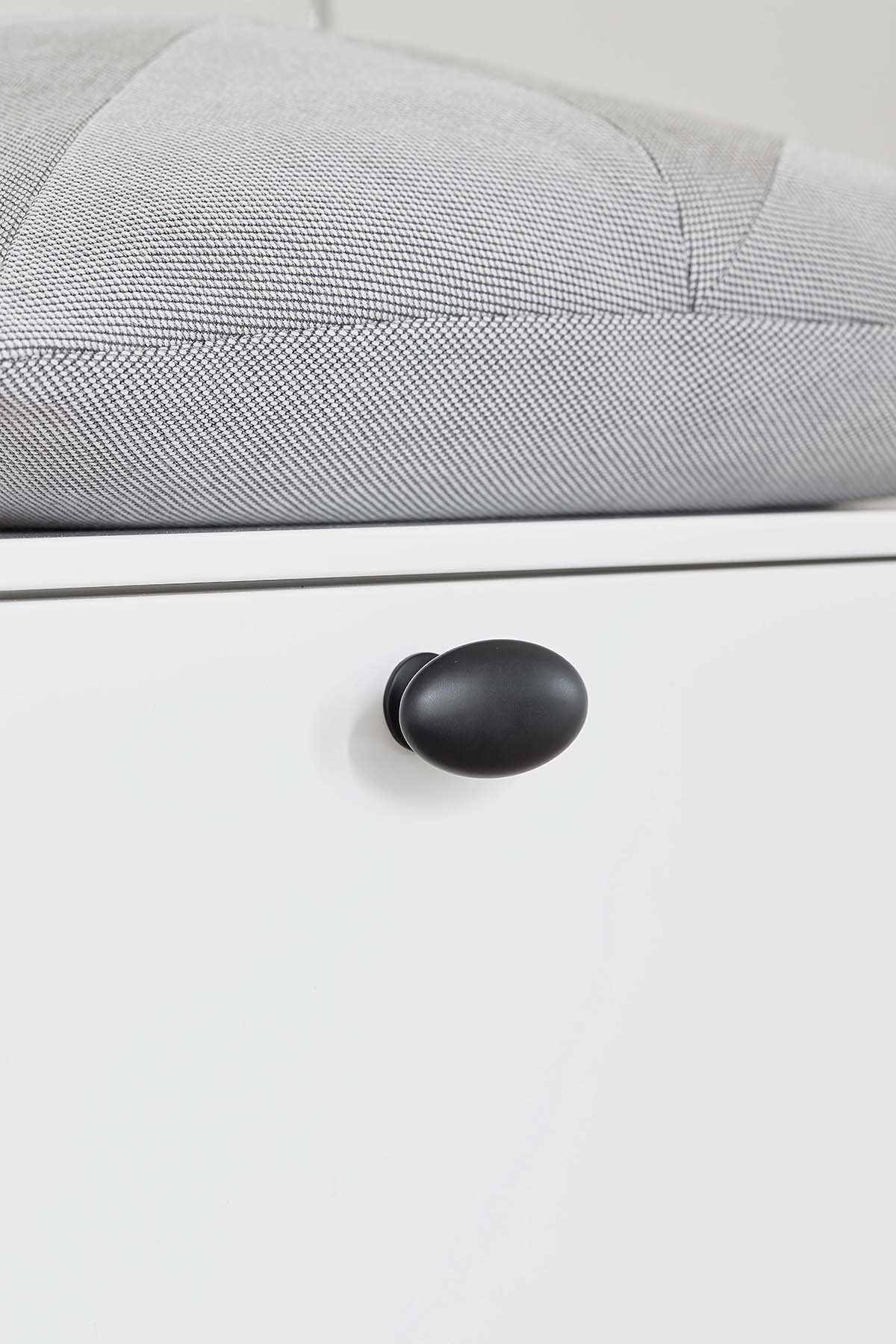OVAL SIMPLE w/PINS knop, zink, sort • Furnipart