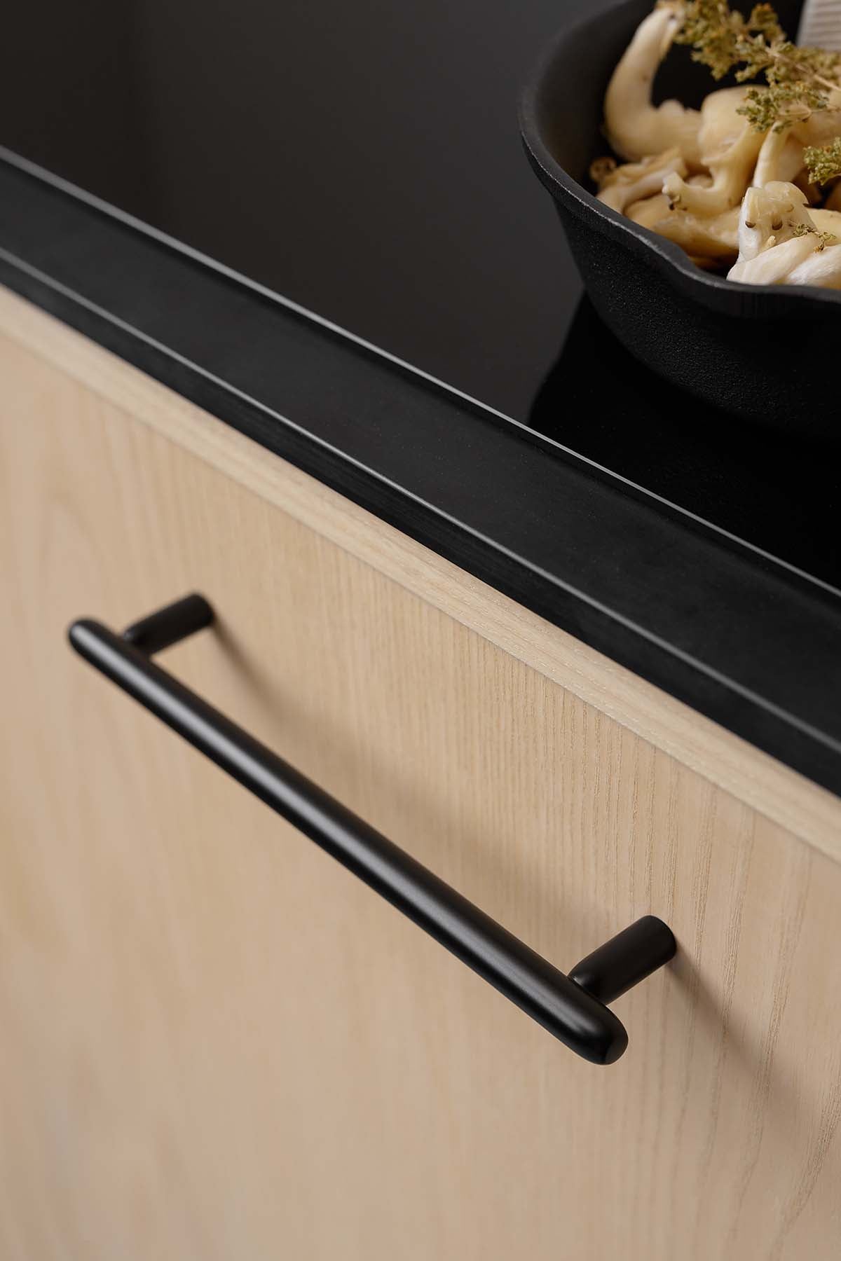 TOCCO greb, zink, sort • Furnipart