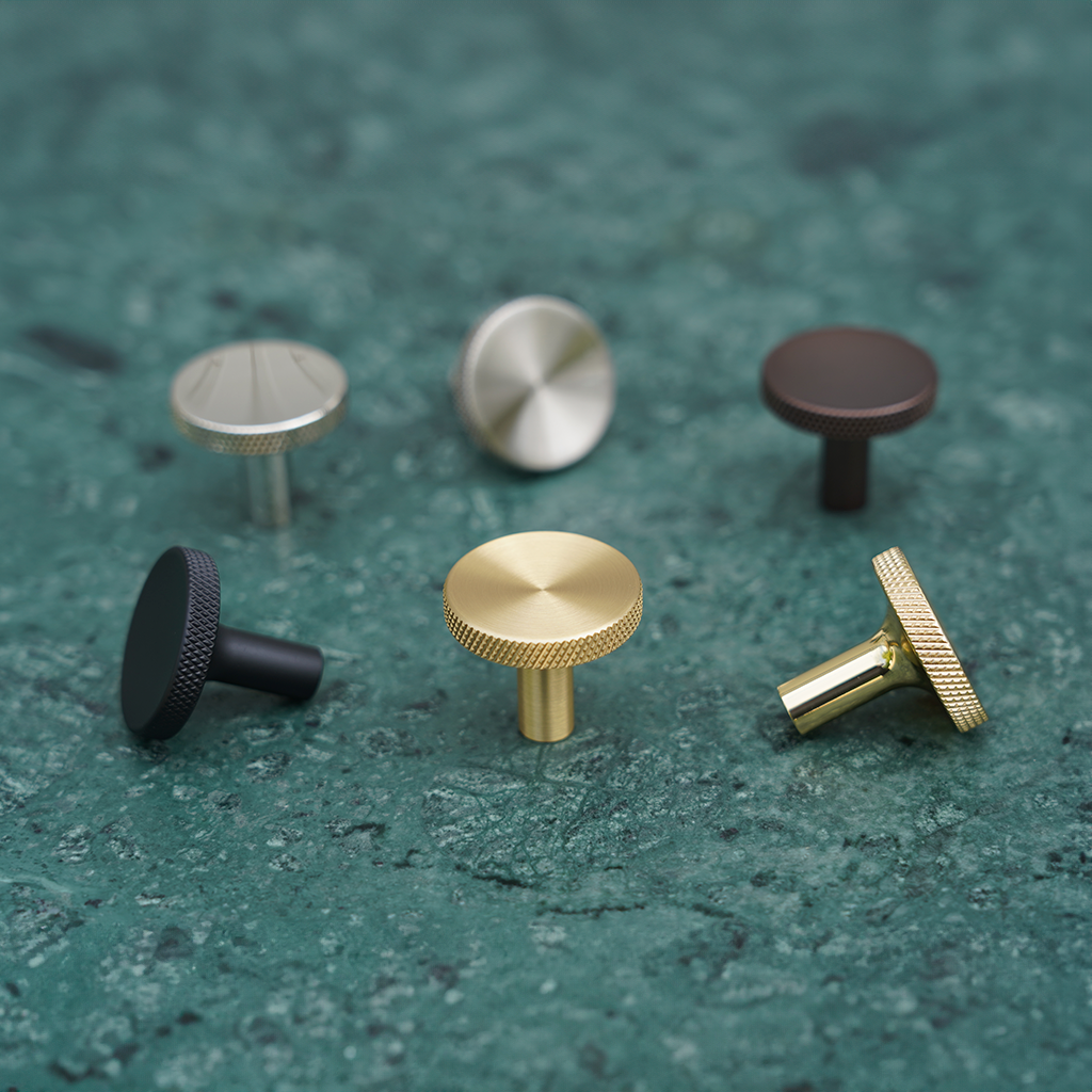 Søllerød • Møbelknop med diamond cut, rustfrit stål look