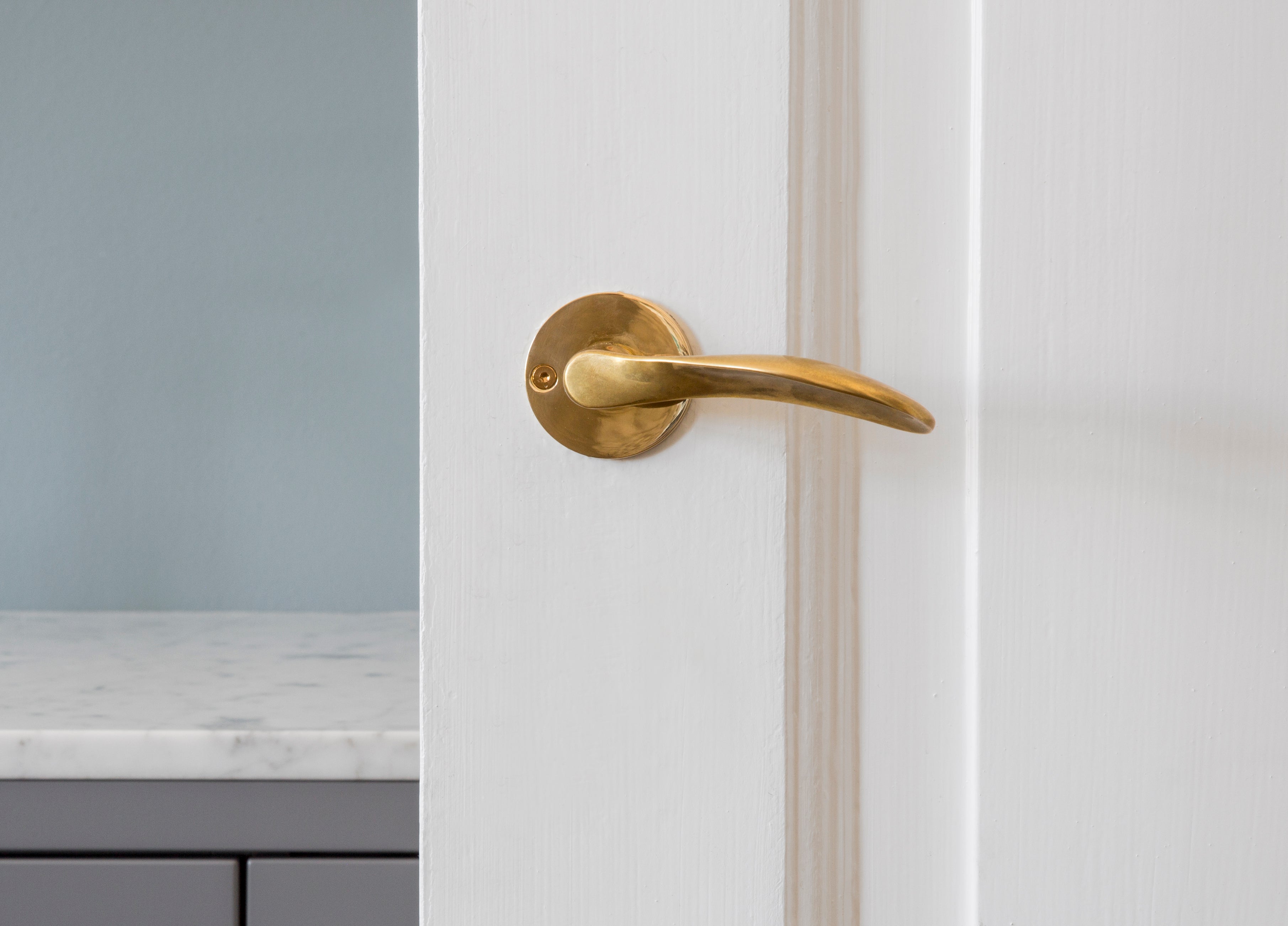 Arne Jacobsen Türgriff - AJ97 Türgriff aus poliertem Messing 97 mm. kleines Modell c/c 30 mm.