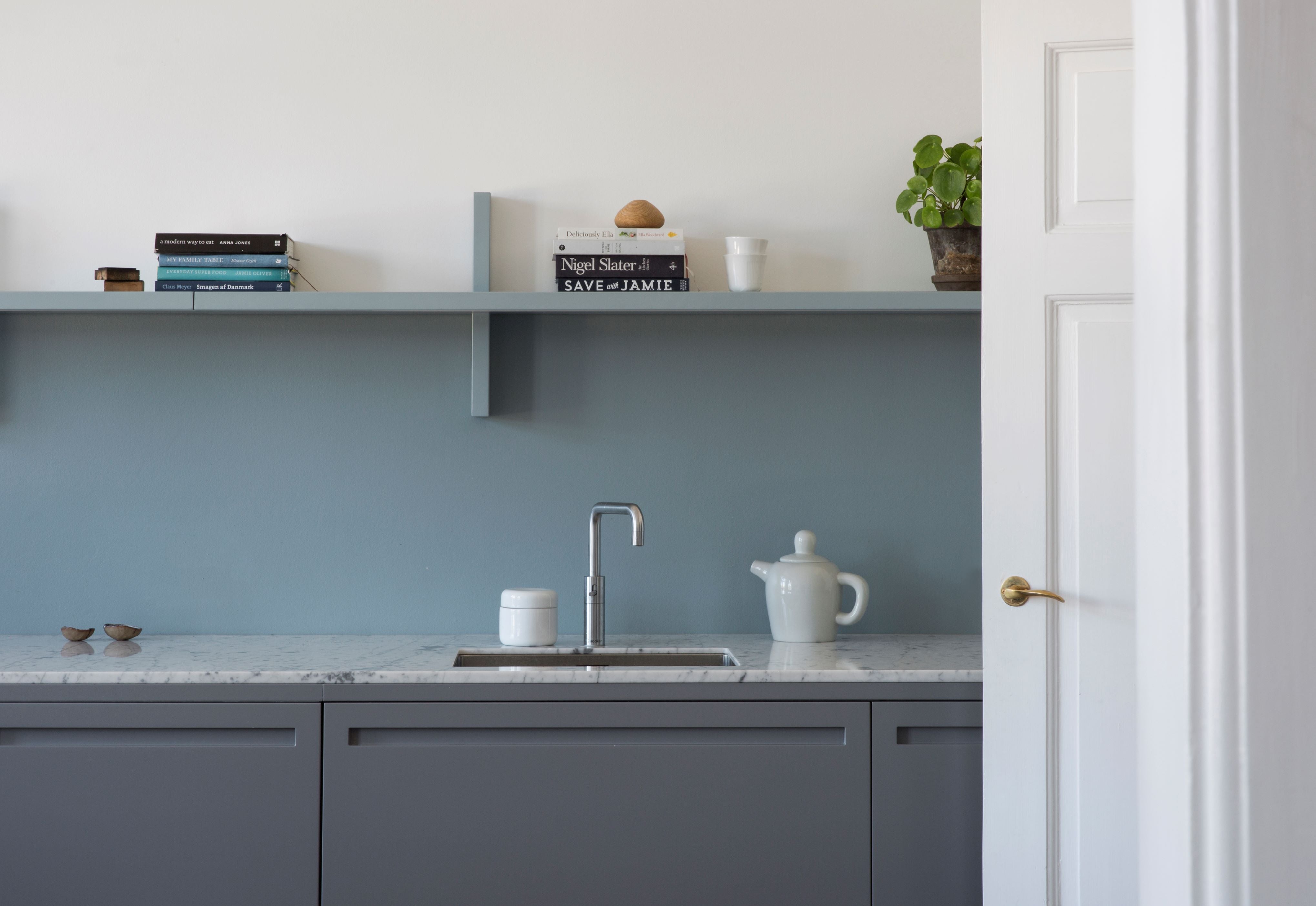 Arne Jacobsen Türgriff - AJ97 Türgriff aus poliertem Messing 97 mm. kleines Modell c/c 30 mm.