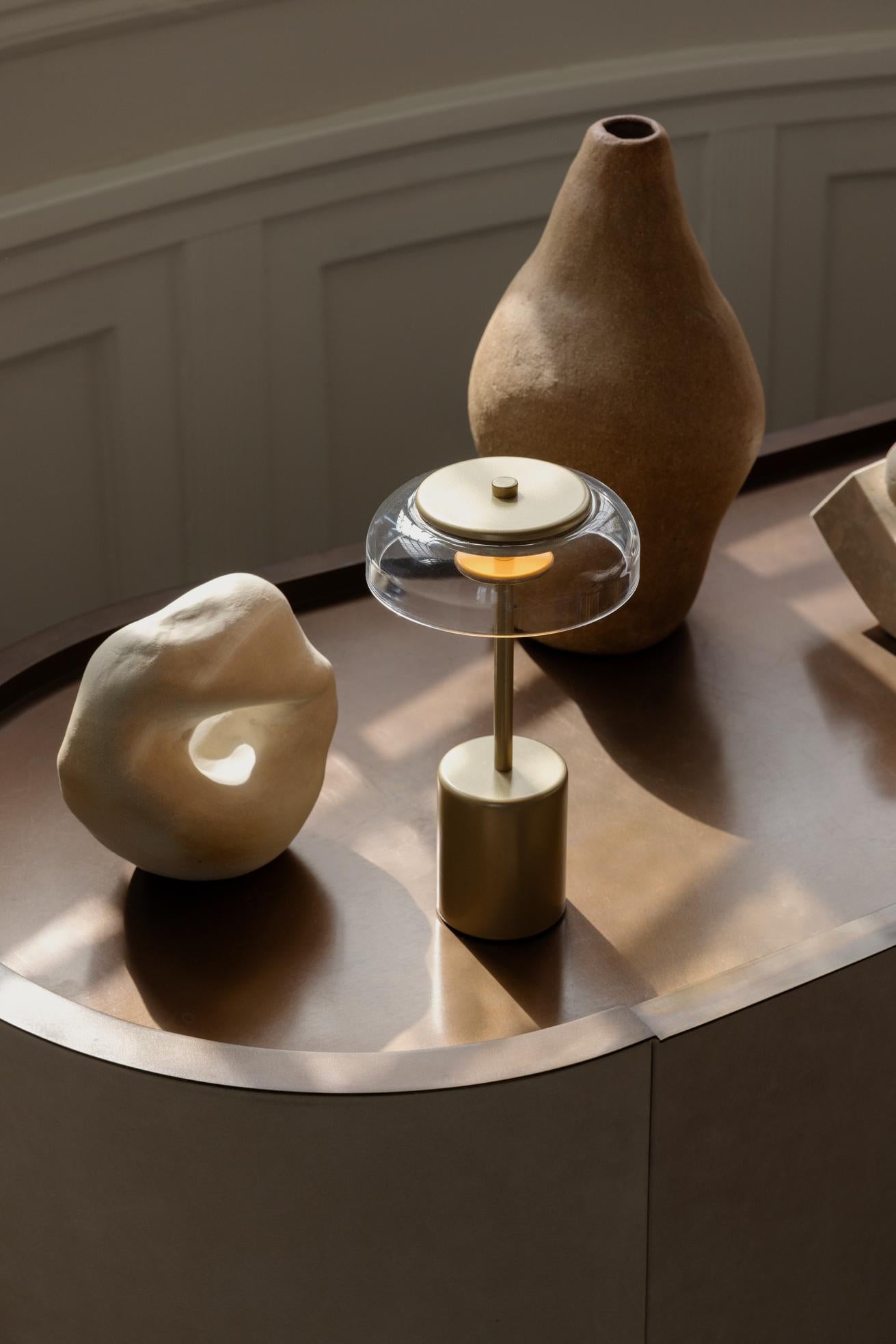 Blossi Table Mini, portable bordlampe, nordic gold / klar • NUURA