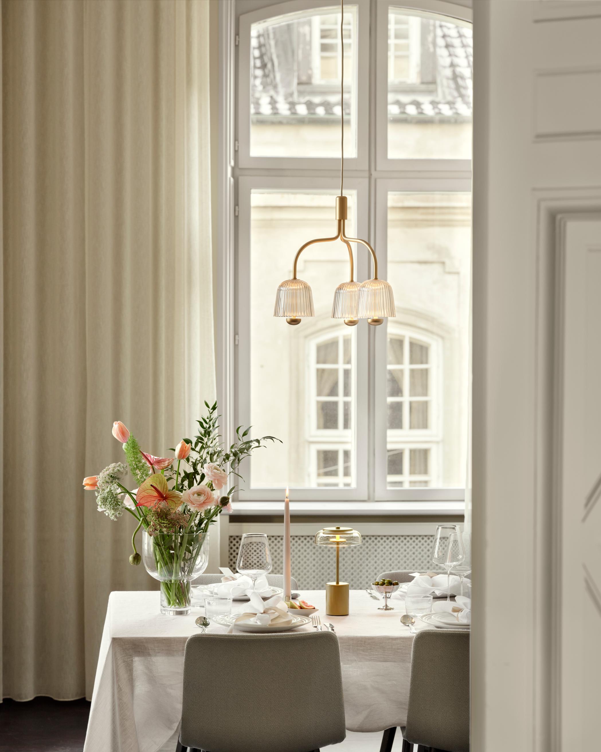 Blossi Table Mini, portable bordlampe, nordic gold / klar • NUURA