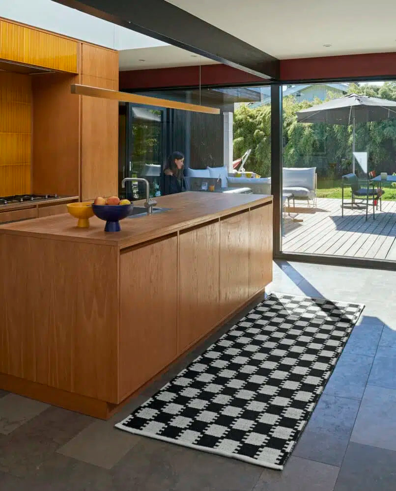 Tæppe VK-5, sort/hvid • NORDICMODERN