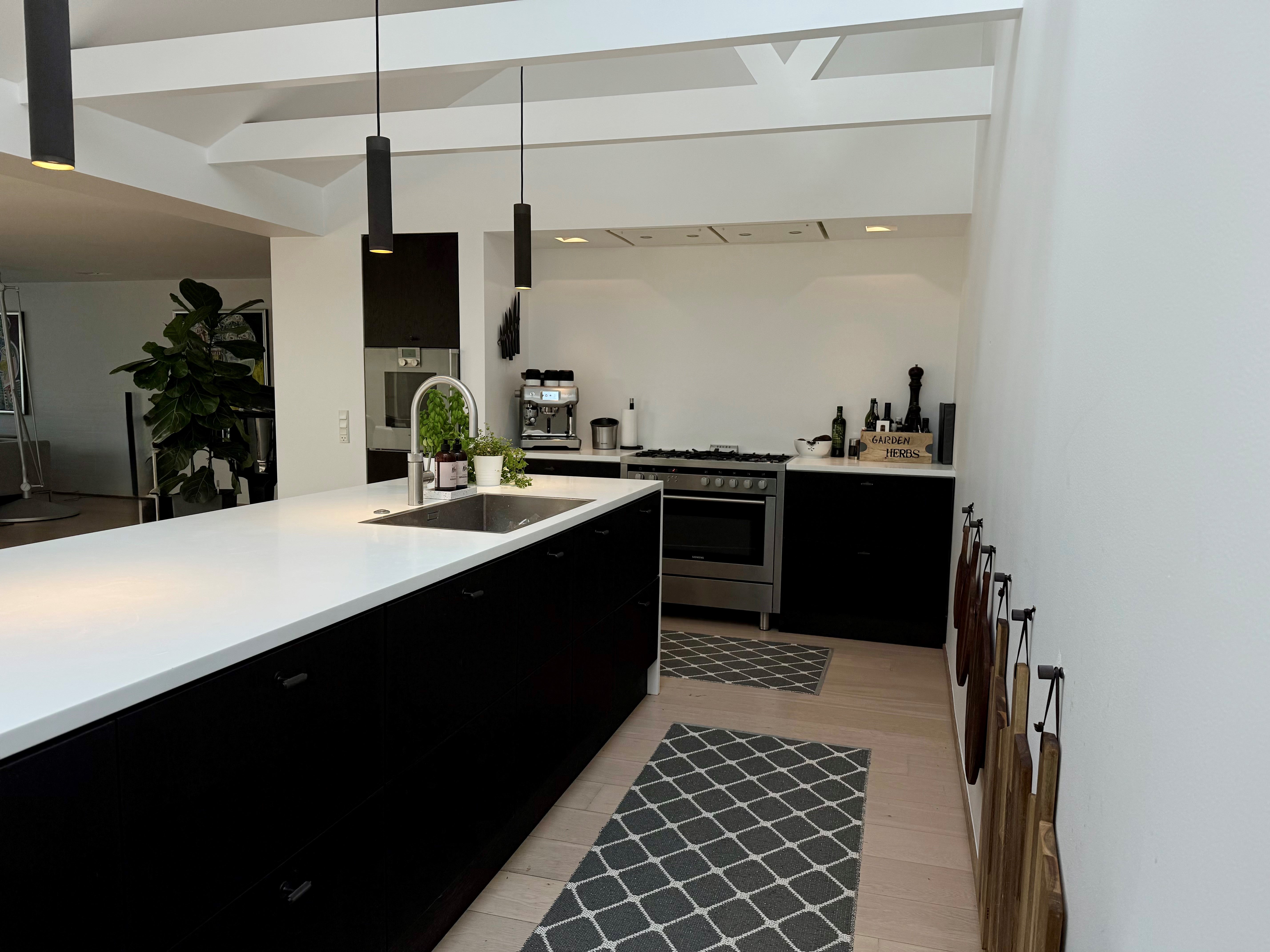 Ryvang • Møbelknop T-bar, bruneret messing