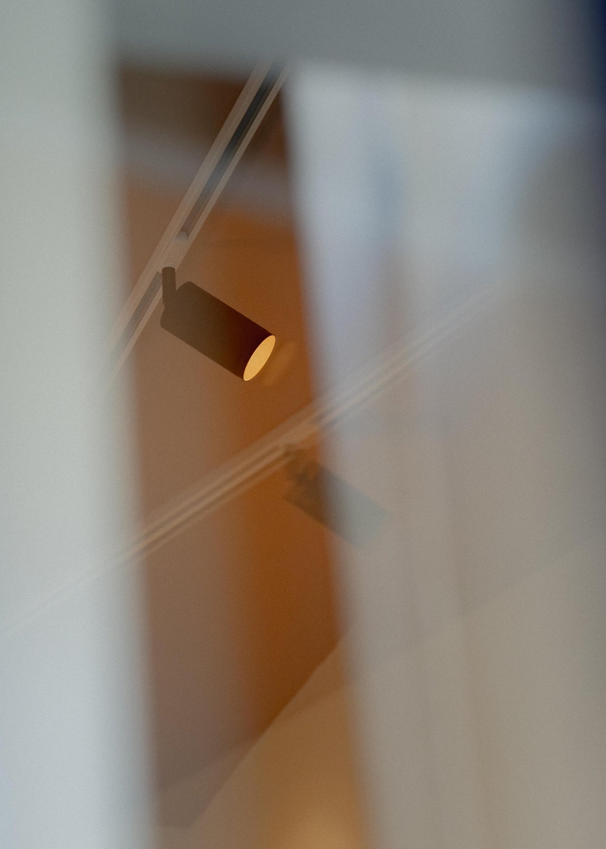 Patrone loftspot til skinne, sortbruneret og messing • Thorup Copenhagen - Copenhagenhomedesign