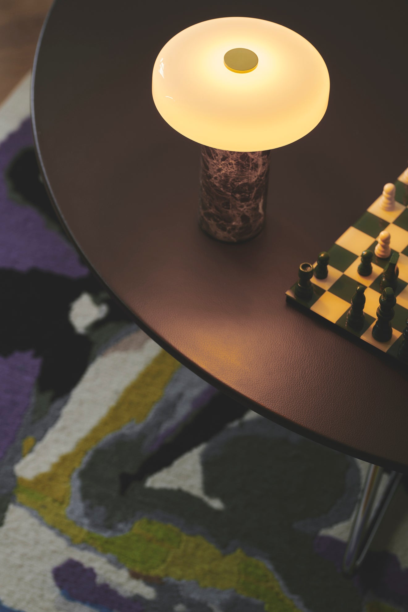 Trip Portable bordlampe, dark emperador/opal glossy • Design by Us
