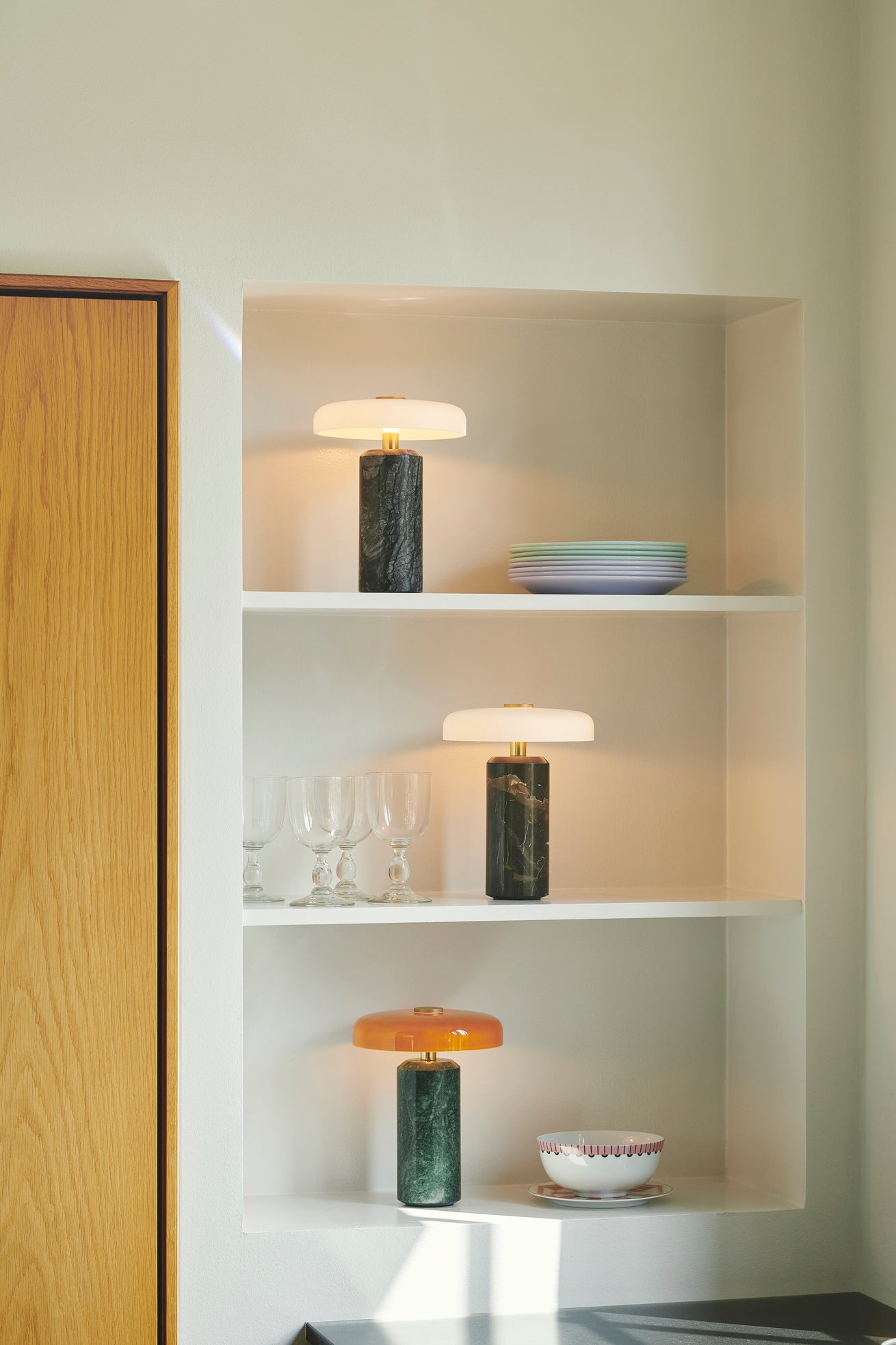 Trip Portable bordlampe, dark emperador/opal glossy • Design by Us
