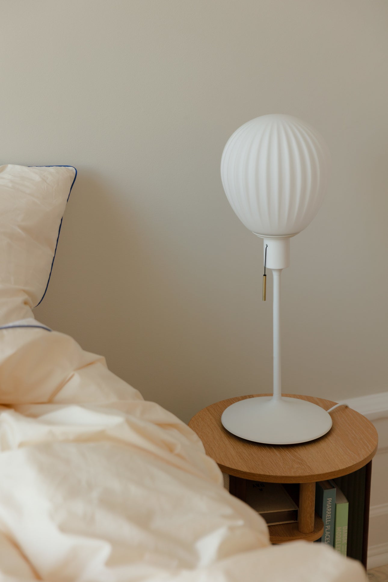 Around the World bordlampe, hvid • UMAGE