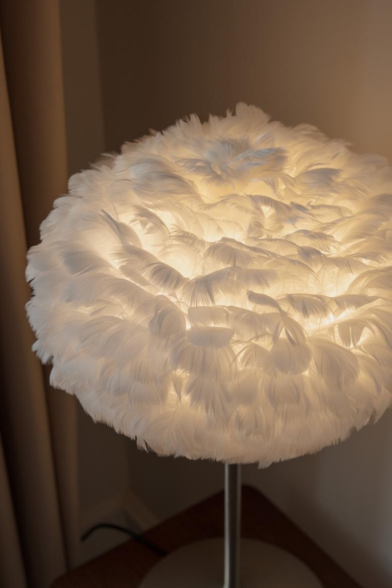 Eos bordlampe, hvid og børstet stål look • UMAGE