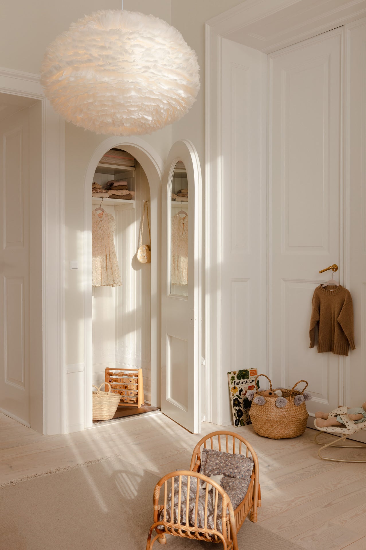 Eos pendel med roset, hvid • UMAGE