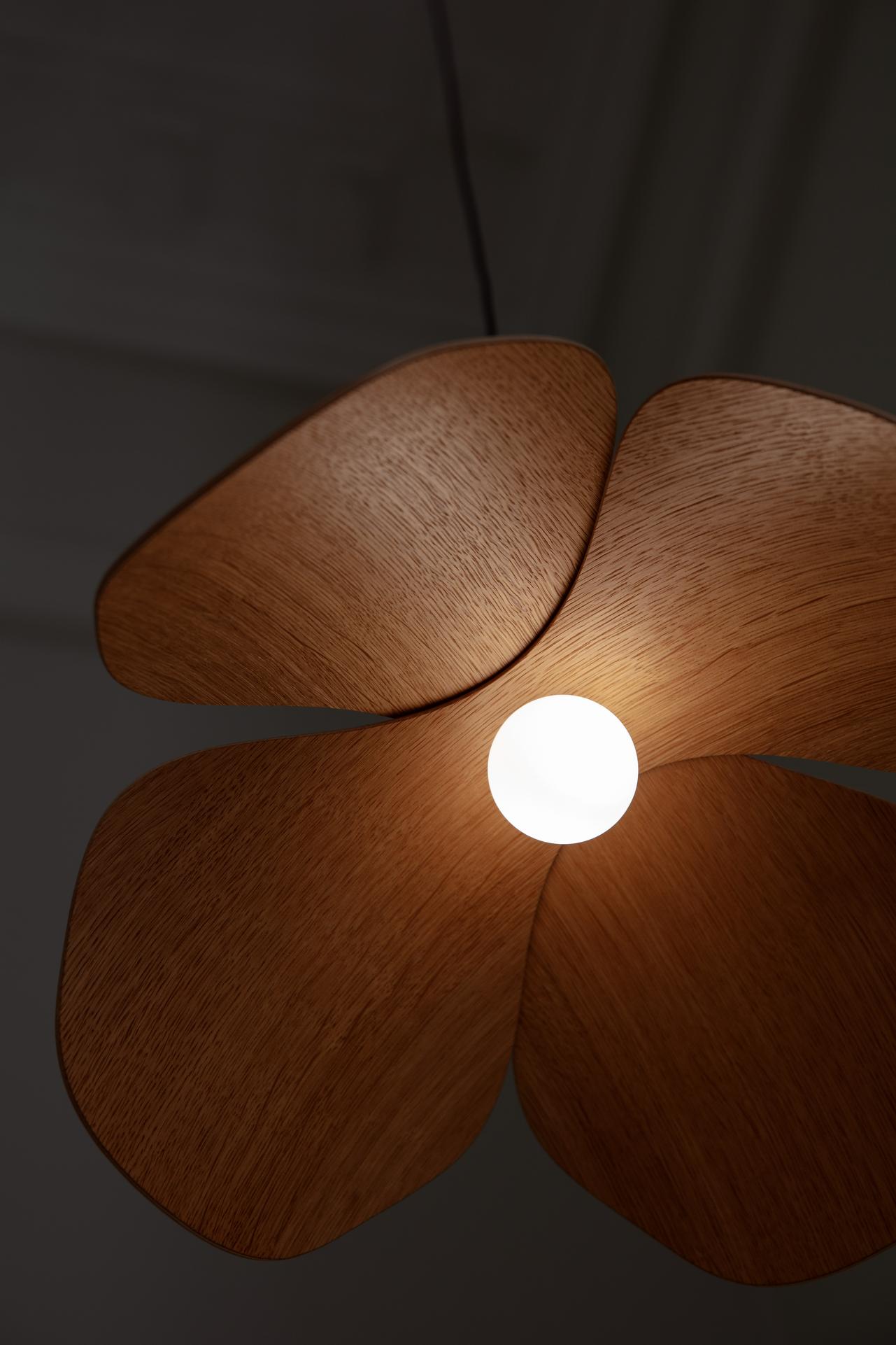 Forget Me Not pendel med roset, mørk egetræ • UMAGE