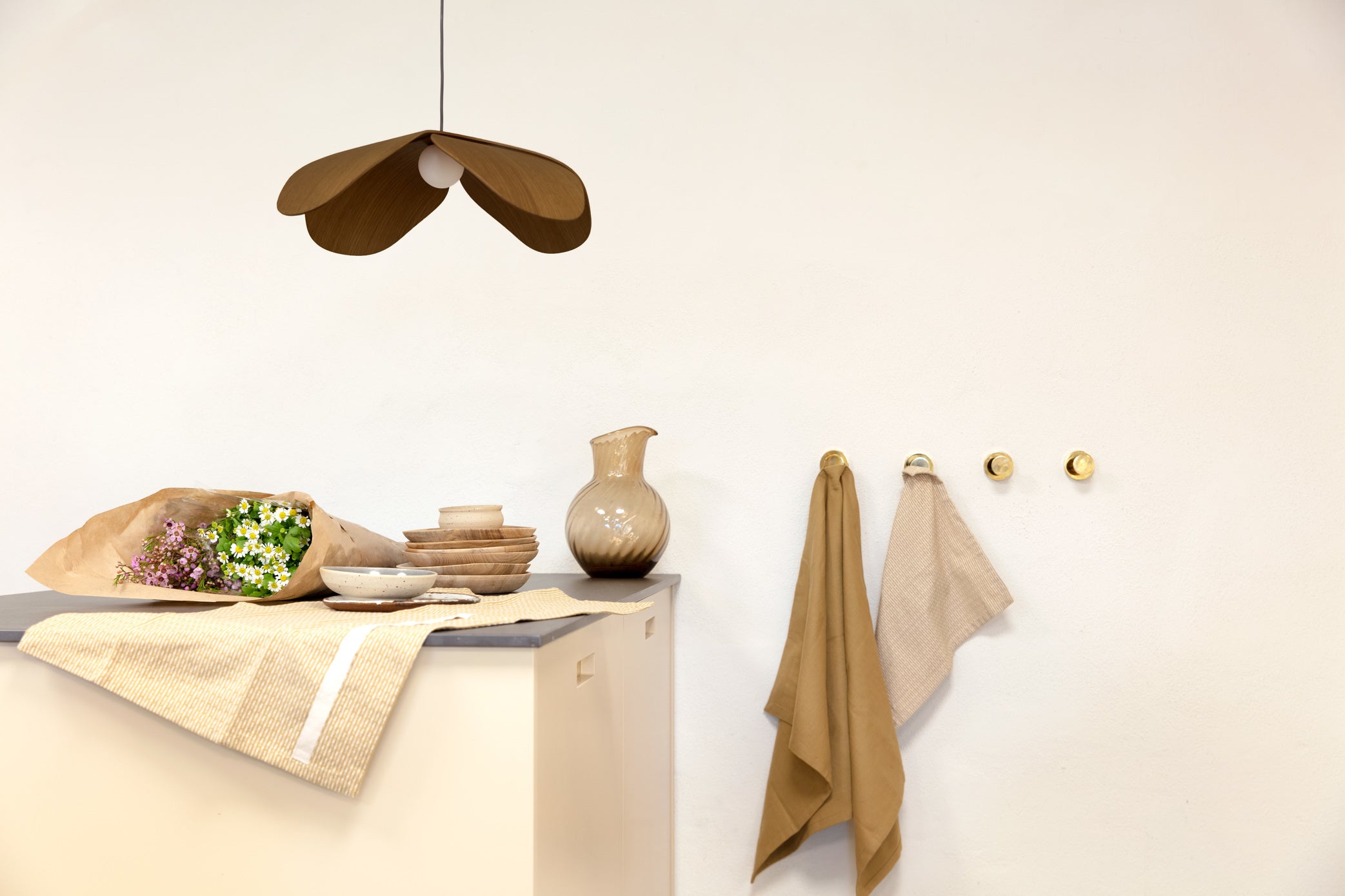 Forget Me Not pendel med roset, mørk egetræ • UMAGE