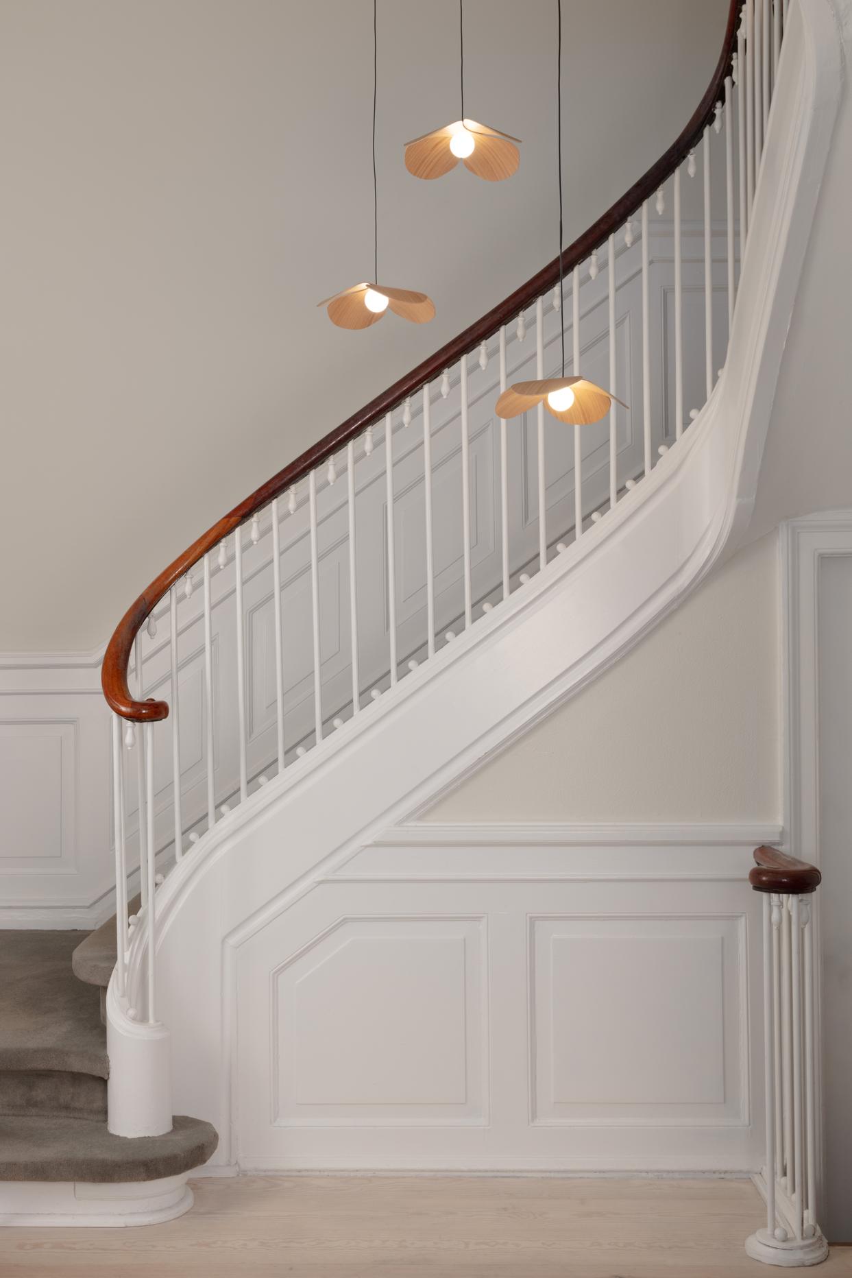 Forget Me Not Cluster 3 pendel med roset, egetræ • UMAGE