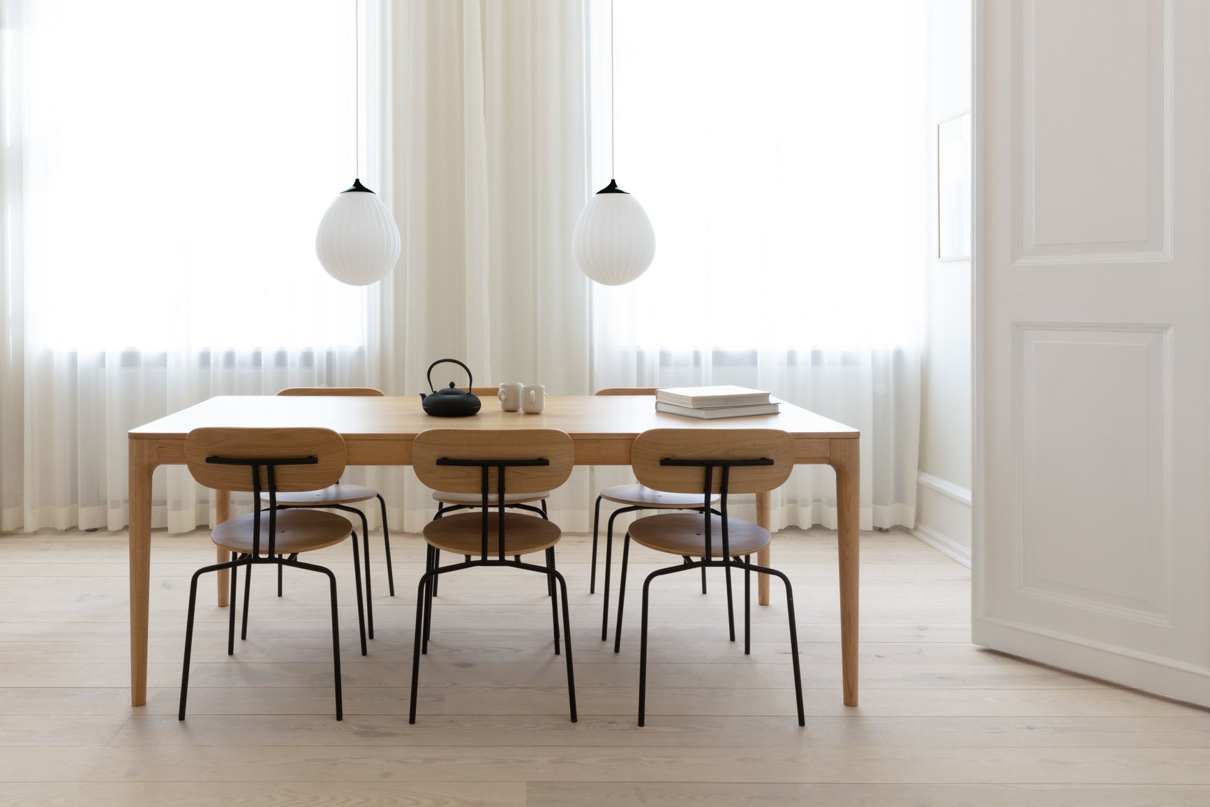 Around the World pendel med roset, hvid og sort • UMAGE