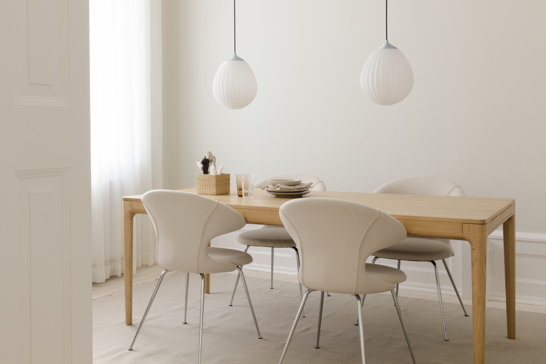 Around the World pendel med roset, hvid, børstet stål look og sort • UMAGE