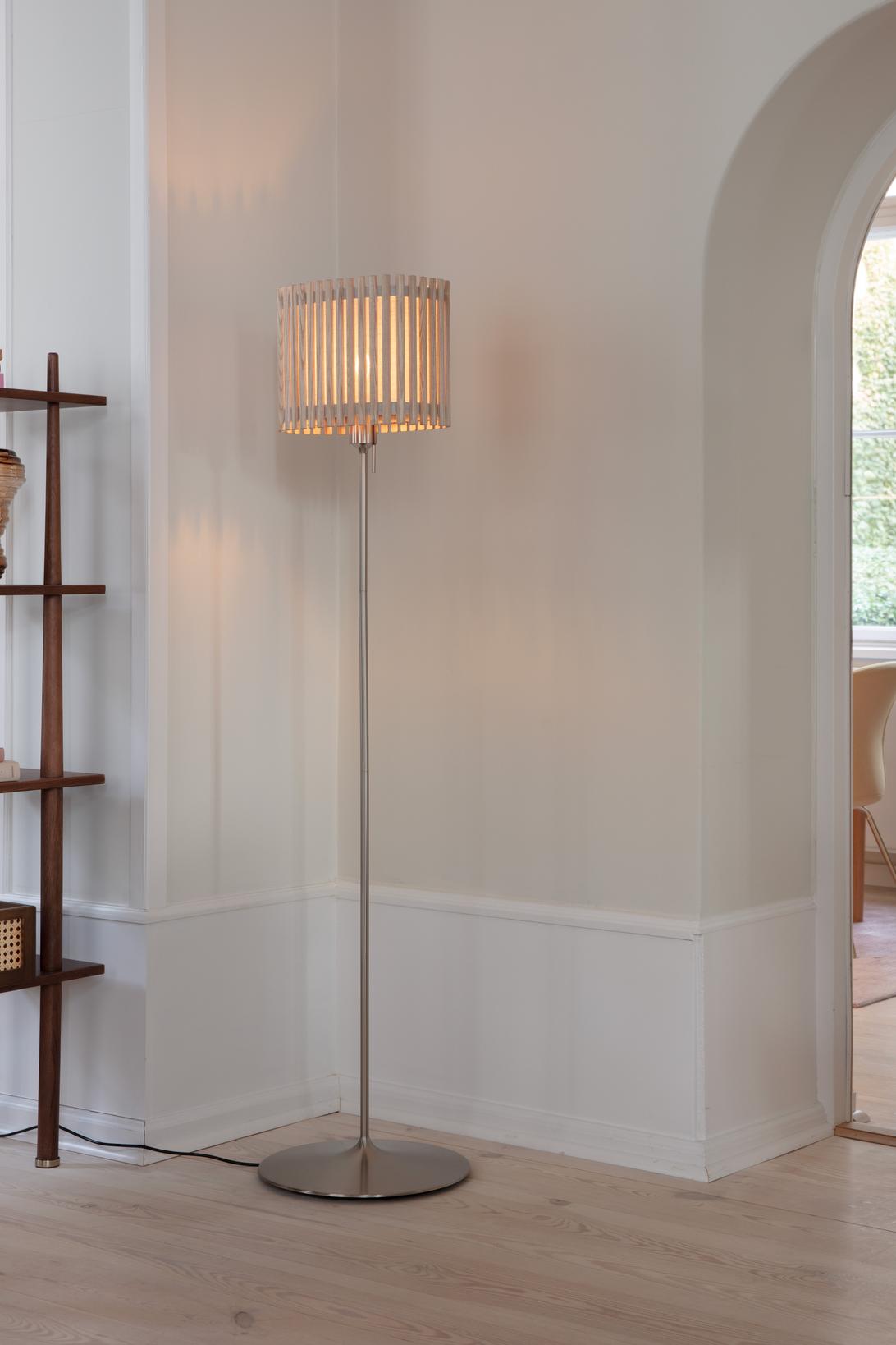 Komorebi Rectangular gulvlampe, egetræ og børstet stål look • UMAGE