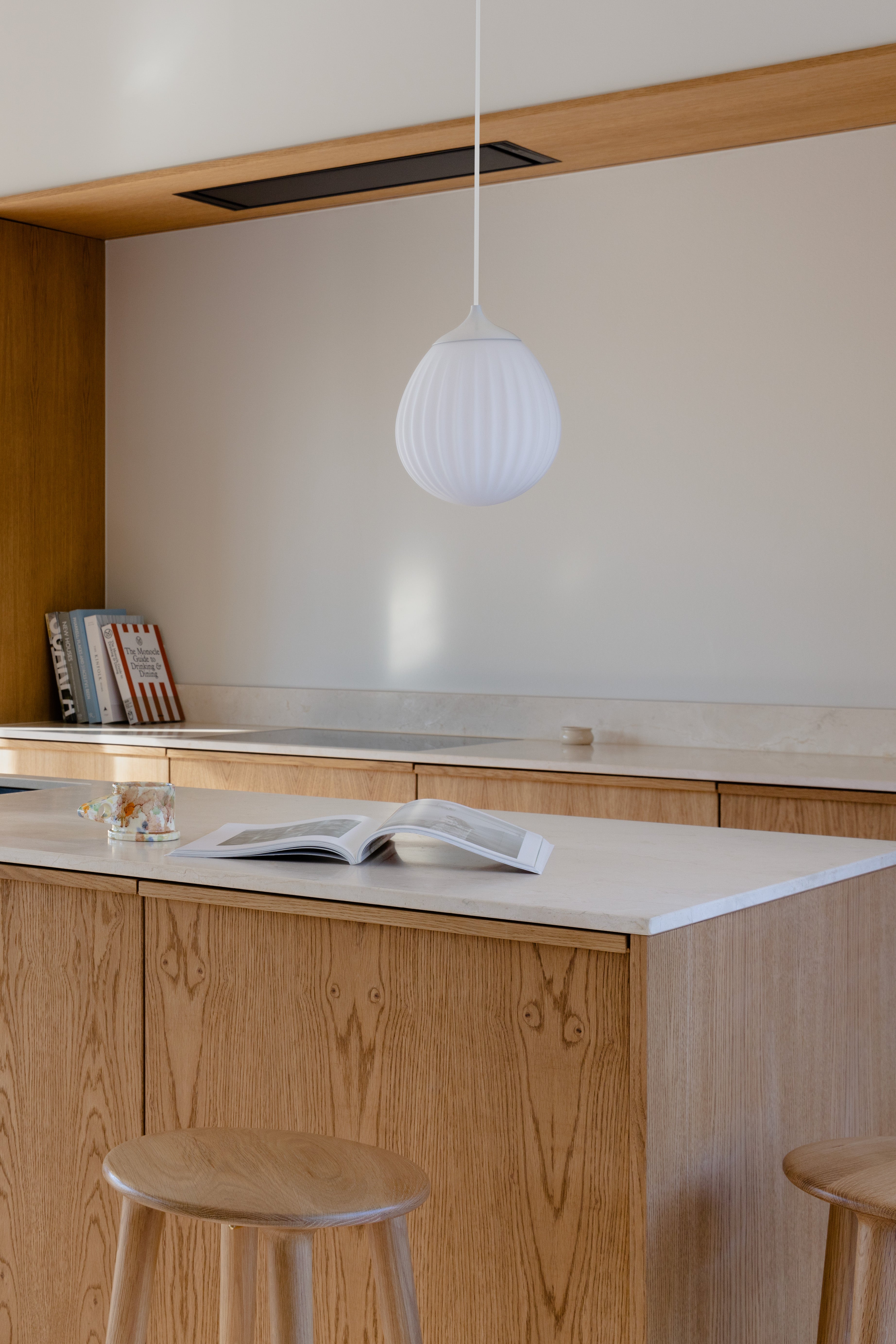 Around the World pendel med roset, hvid • UMAGE