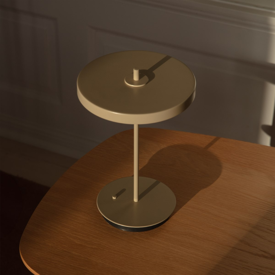 Asteria Move Monochrome, portable bordlampe, beige (clay) • UMAGE