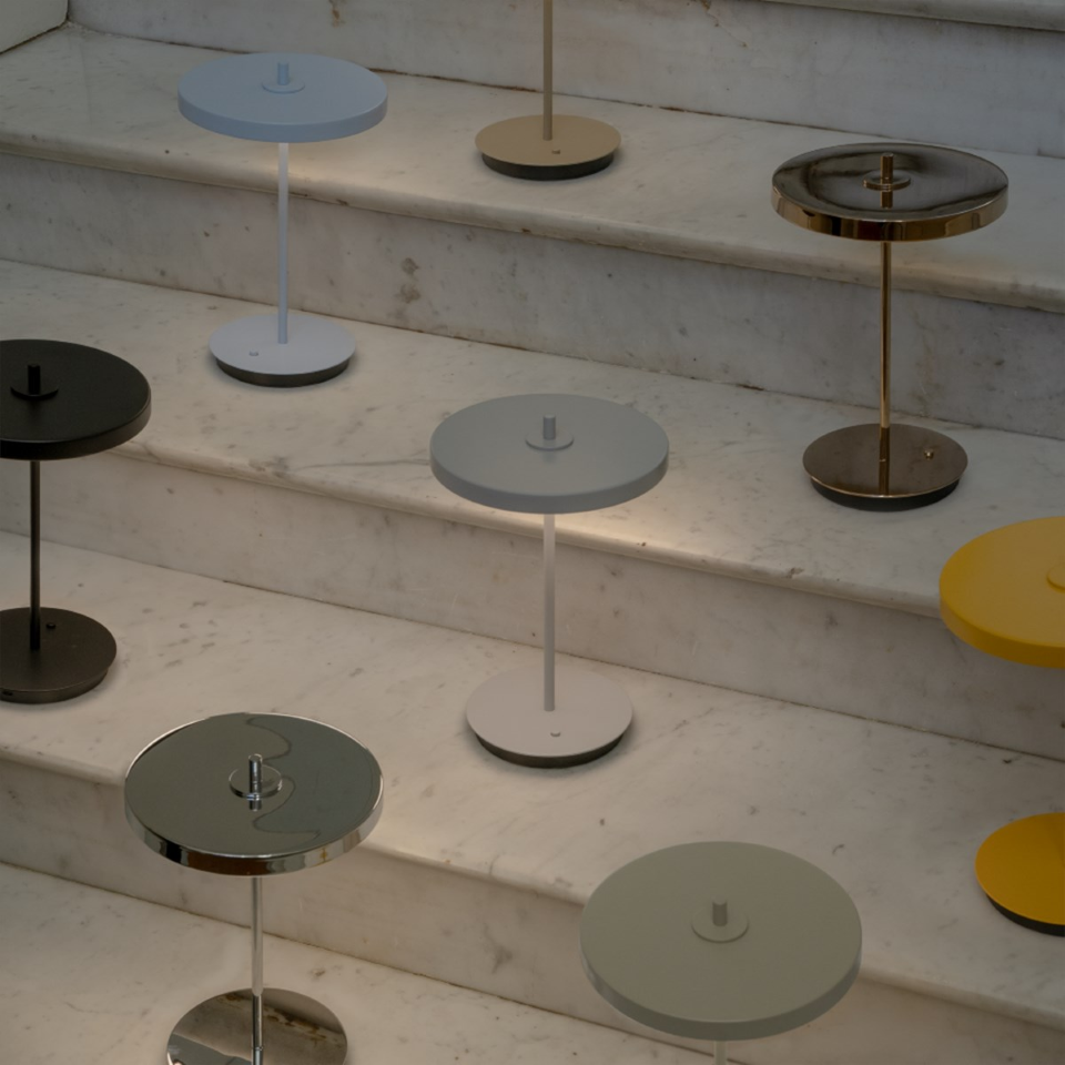 Asteria Move Monochrome, portable bordlampe, lyseblå • UMAGE