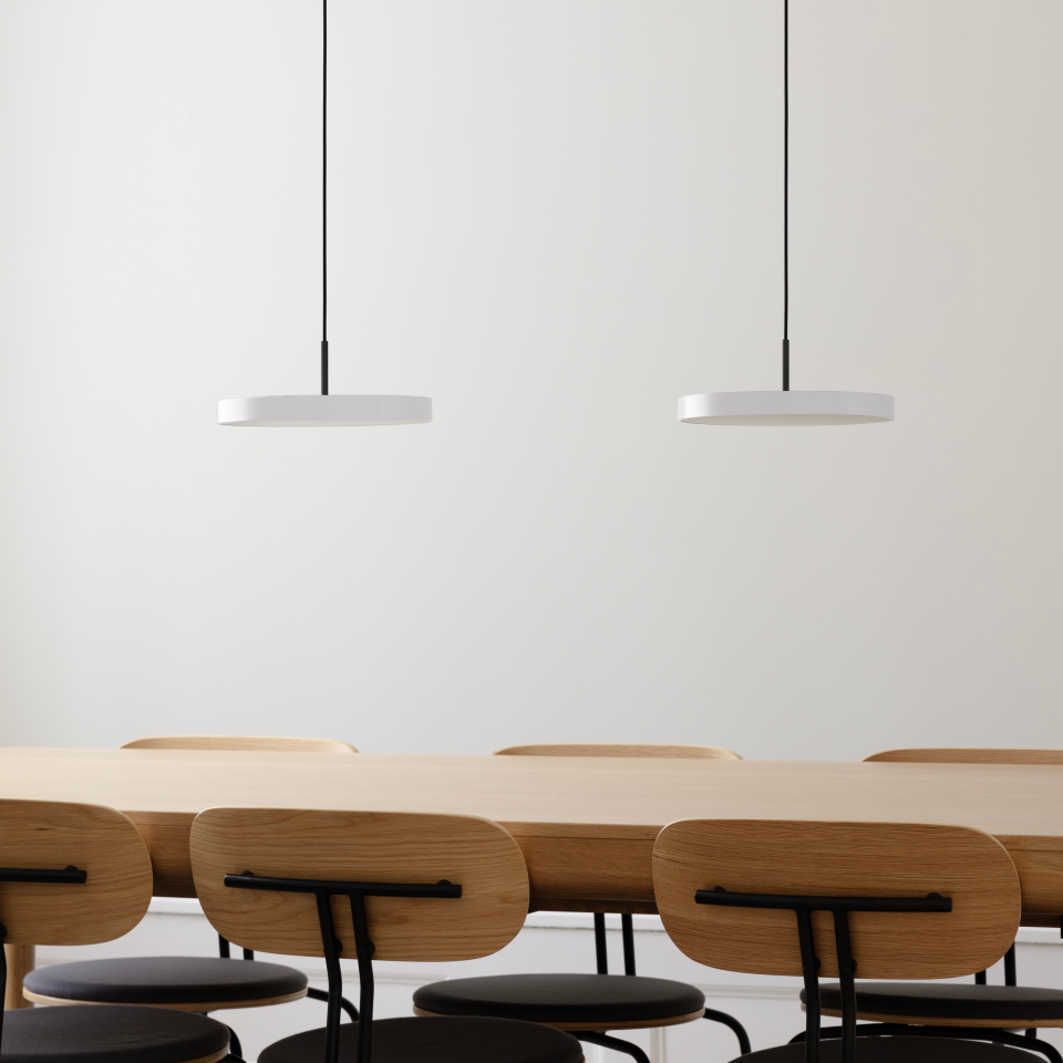 Asteria pendel, hvid og sort • UMAGE