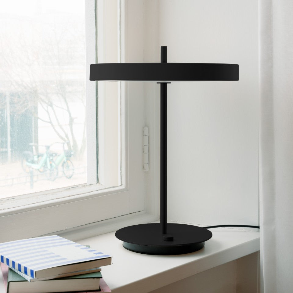 Asteria Table bordlampe, sort • UMAGE