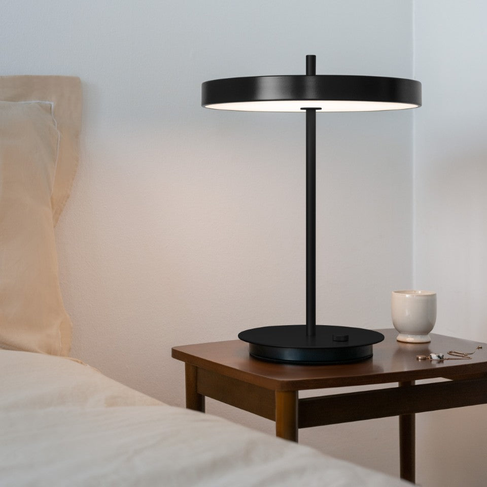 Asteria Table bordlampe, sort • UMAGE