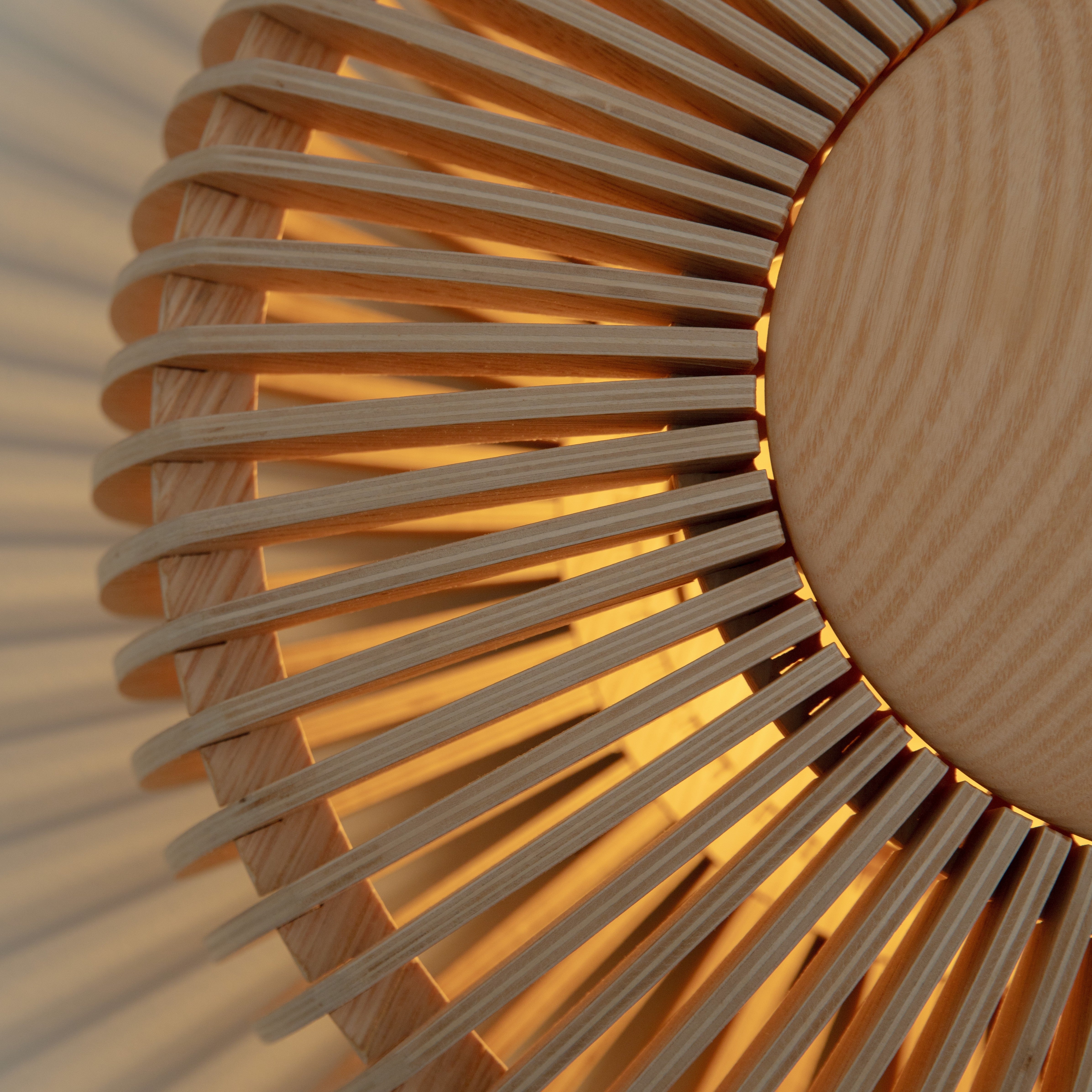 Clava Up væglampe, egetræ • UMAGE