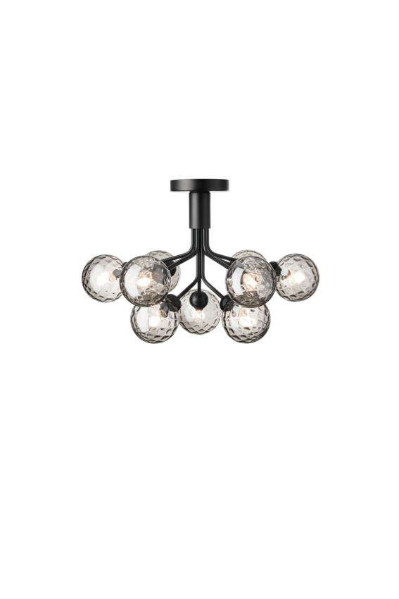 Lysekrone bestående af runde skærme i røgfarvet optikglas samt sort krone, på hvid baggrund