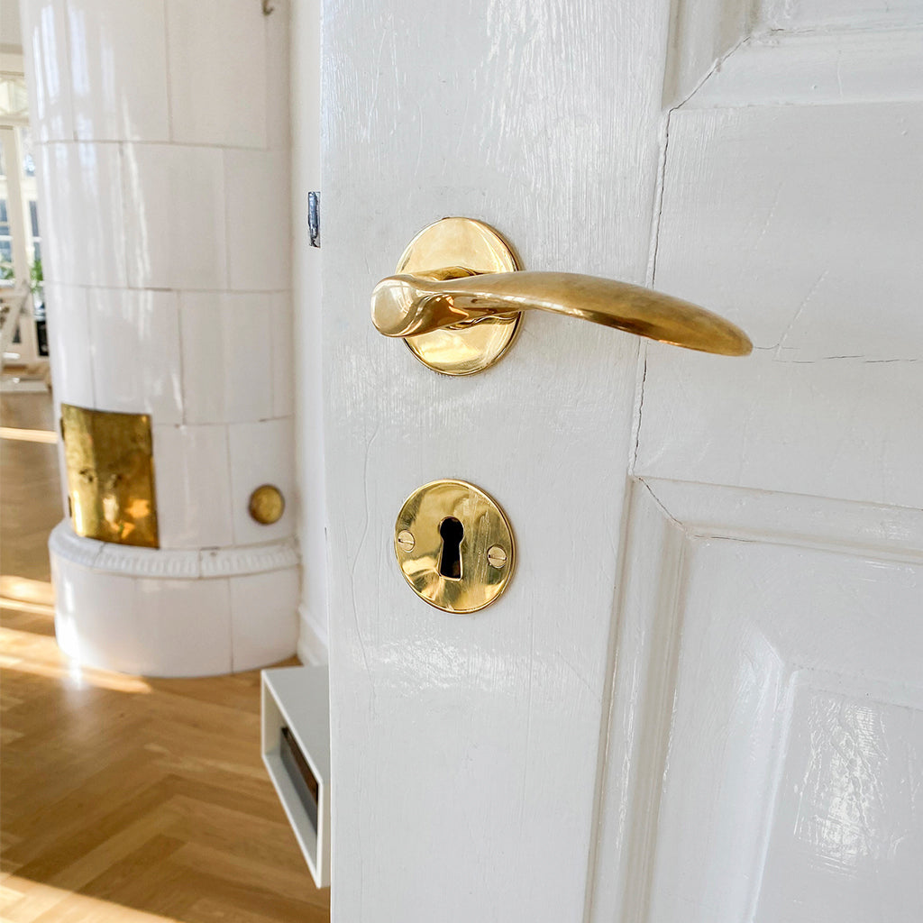 Dørgreb: Arne Jacobsen dørhåndtag - AJ97 dørgreb i poleret messing 97 mm. lille model c/c 30 mm.