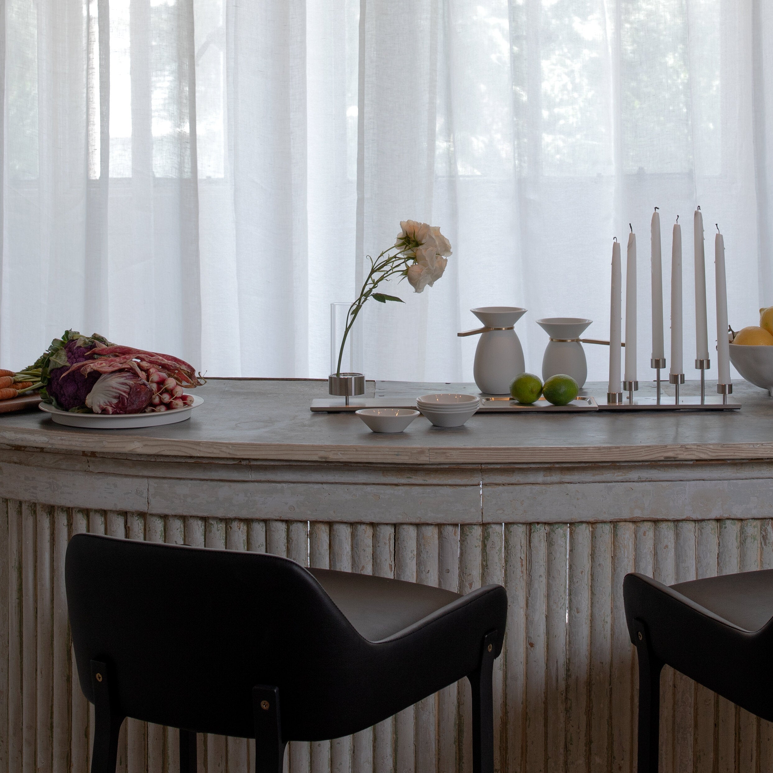 Eksklusiv vase i rustfri stål og mundblæst glas fra Buster + Punch. Den perfekte gave til jul eller fødselsdag.