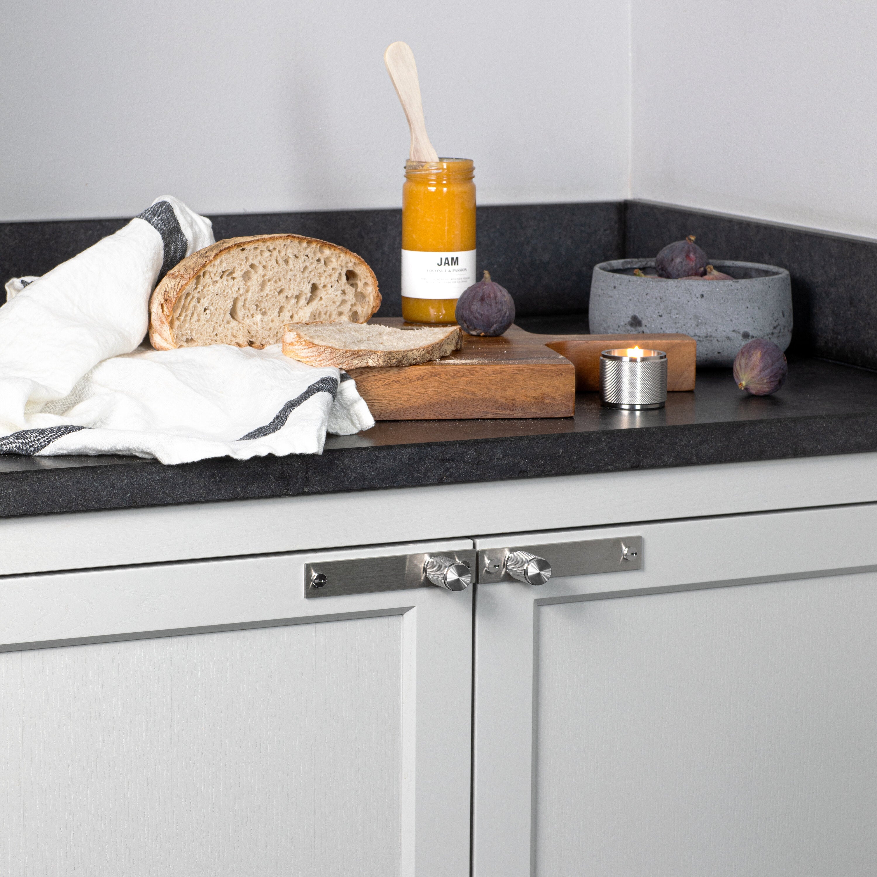 Tealight fyrfadslysestage i rustfrit stål med Diamond cut møster • Buster + Punch