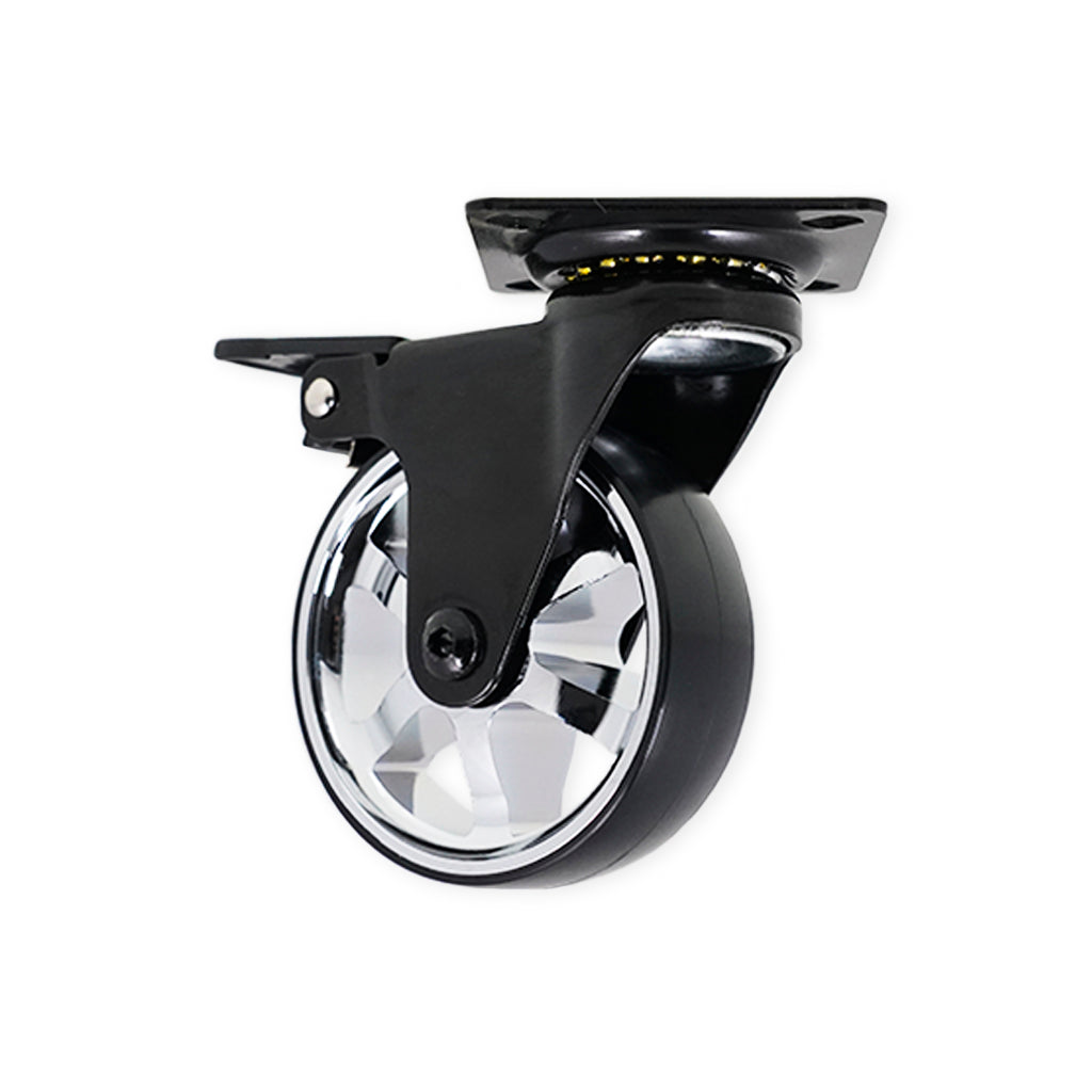 møbelhjul i blank laserskåret aluminium med sort hus og firkantet monteringsplade, med bremse.