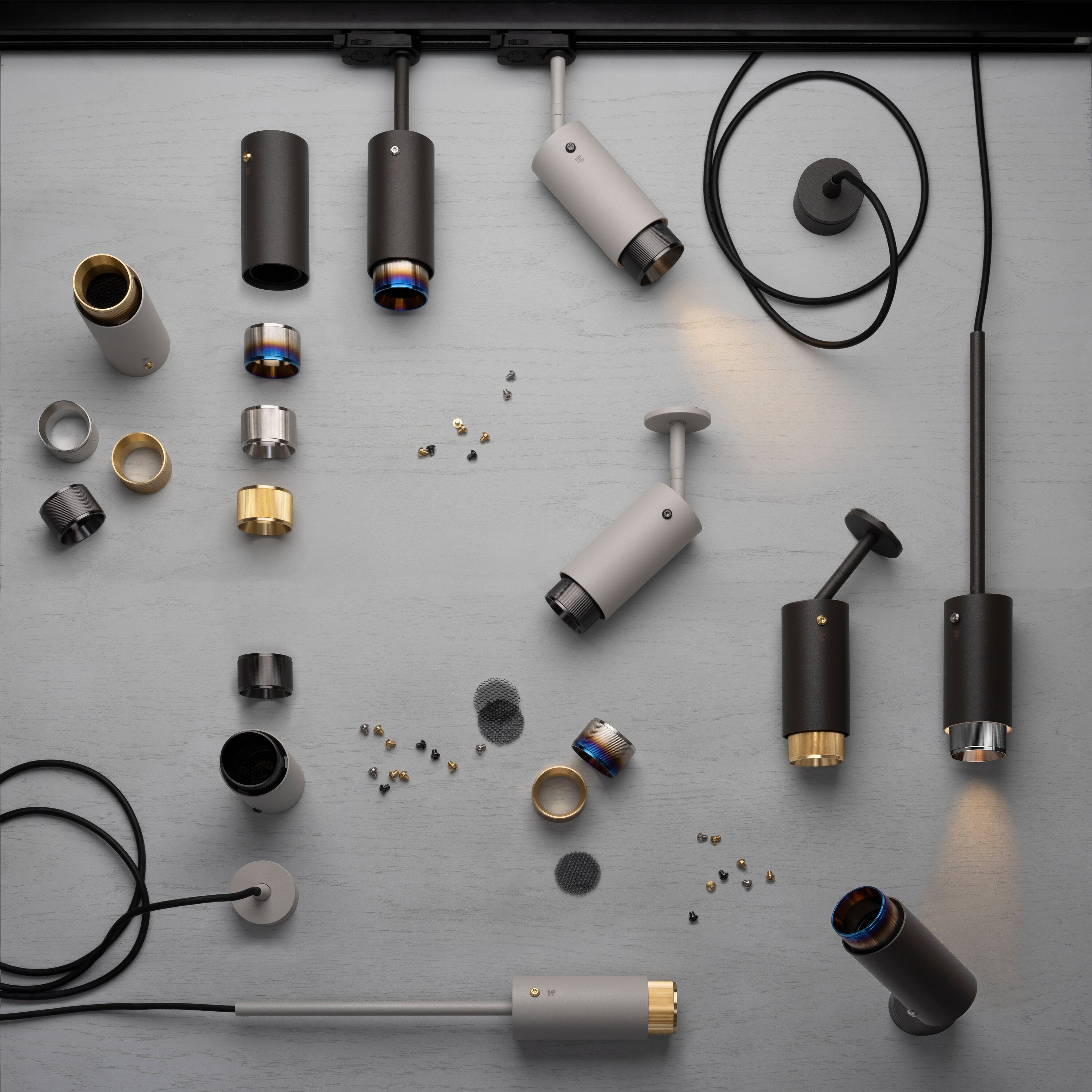 Exhaust pendel Linear i stone med detaljer i massiv messing  • Buster + Punch