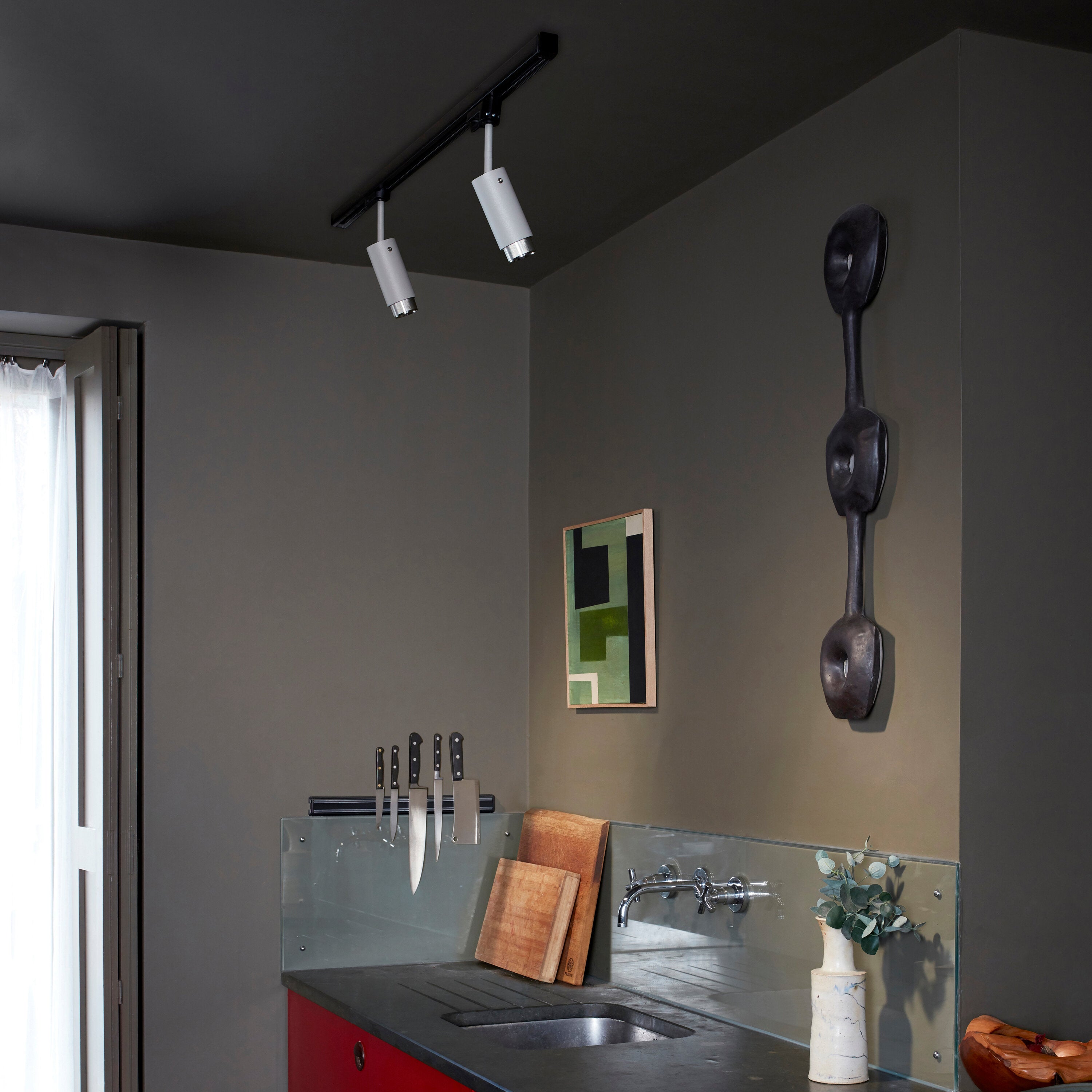 Exhaust track Linear i stone med detaljer rustfrit stål  • Buster + Punch