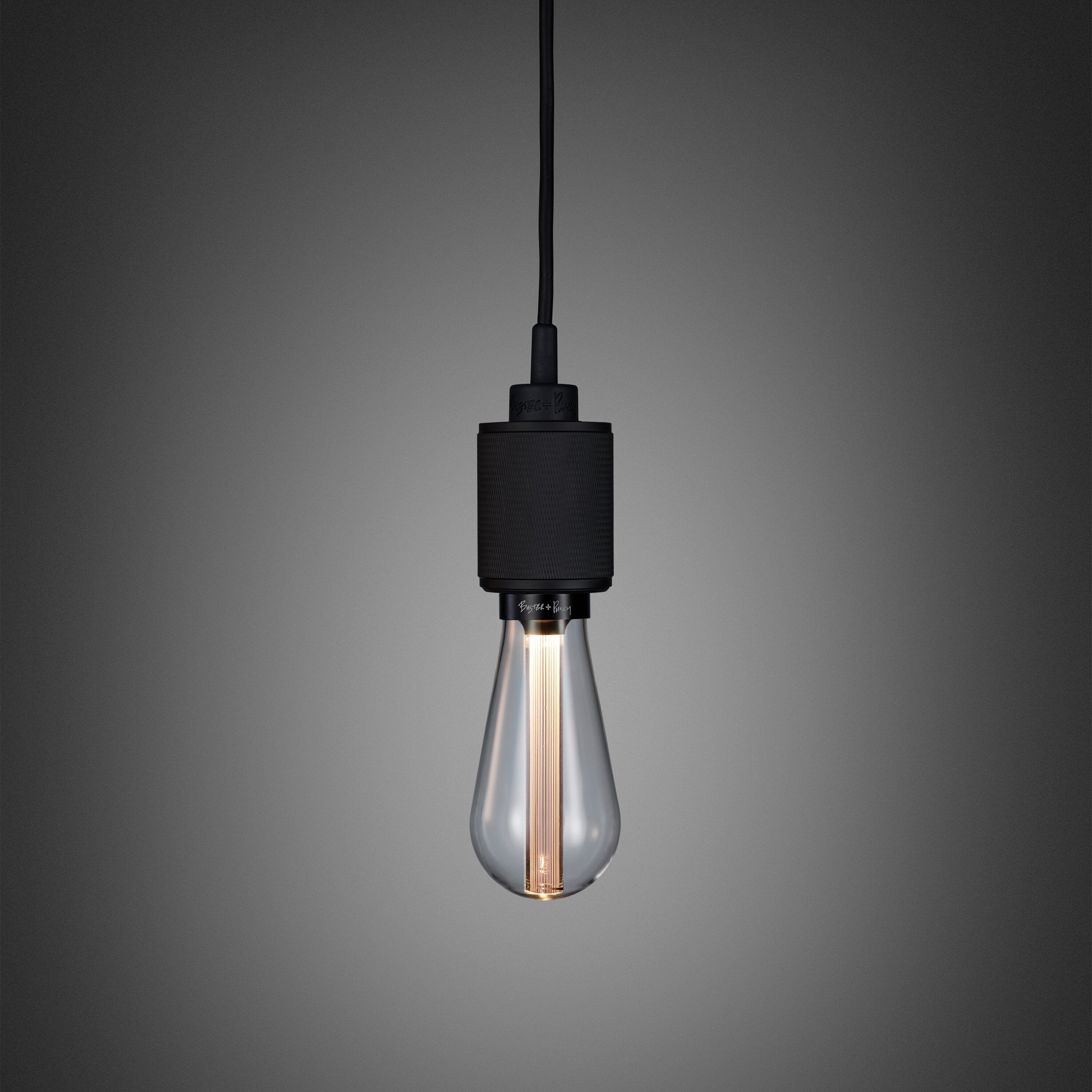Heavy Metal pendel lampe i mat sort med diamond cut (cross) mønster fra Buster and Punch.