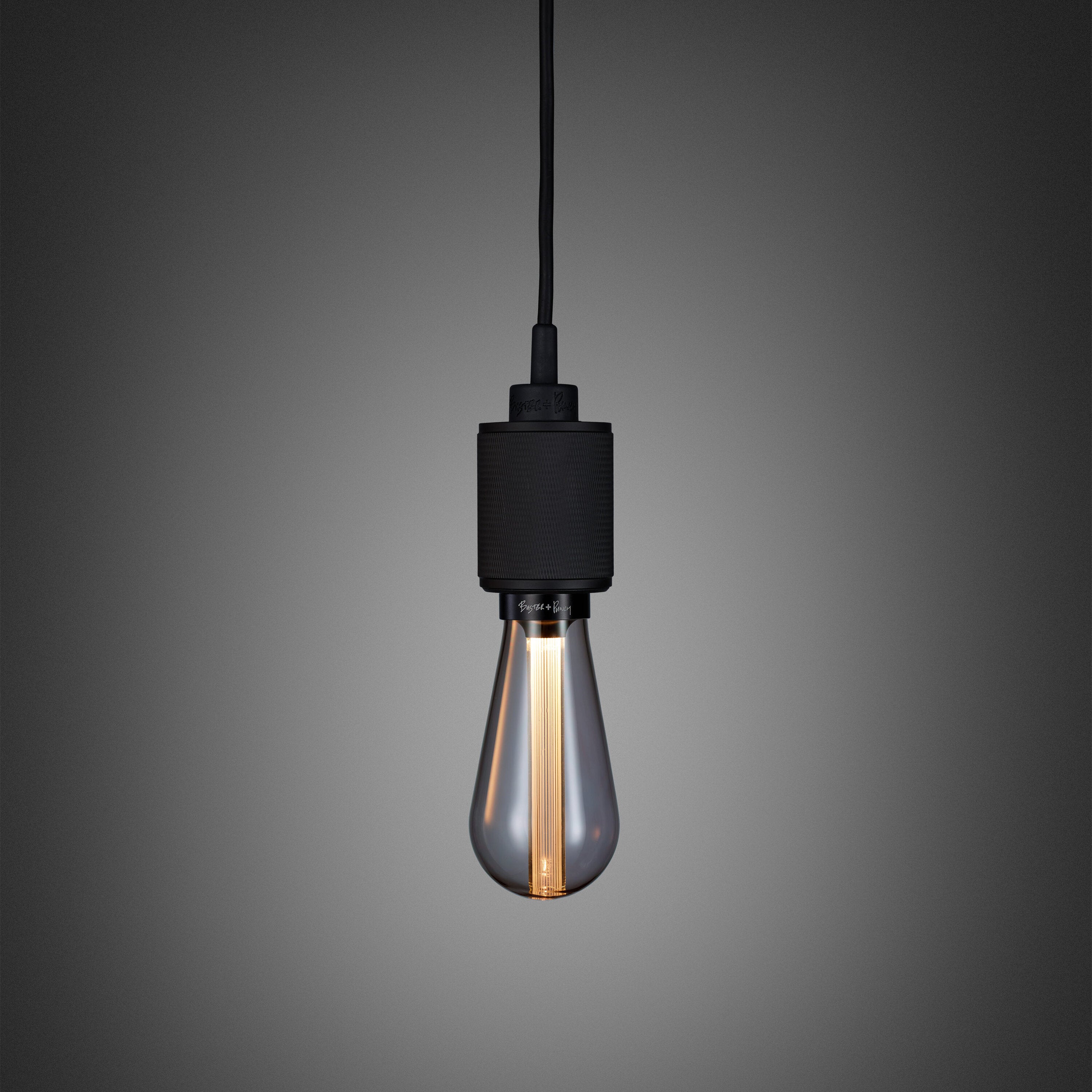 Heavy Metal pendel lampe i mat sort med diamond cut (cross) mønster fra Buster and Punch.